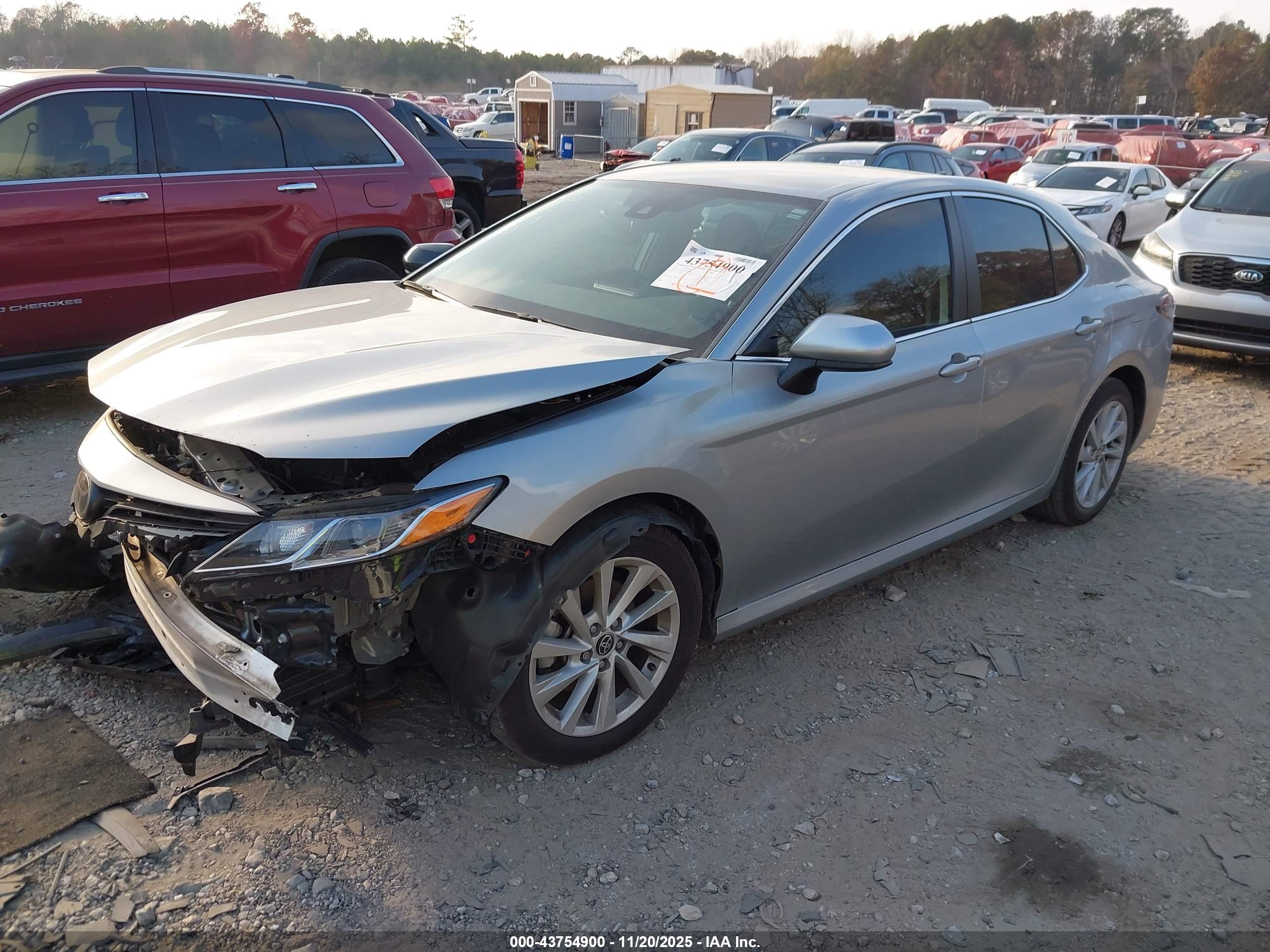 TOYOTA CAMRY image 2