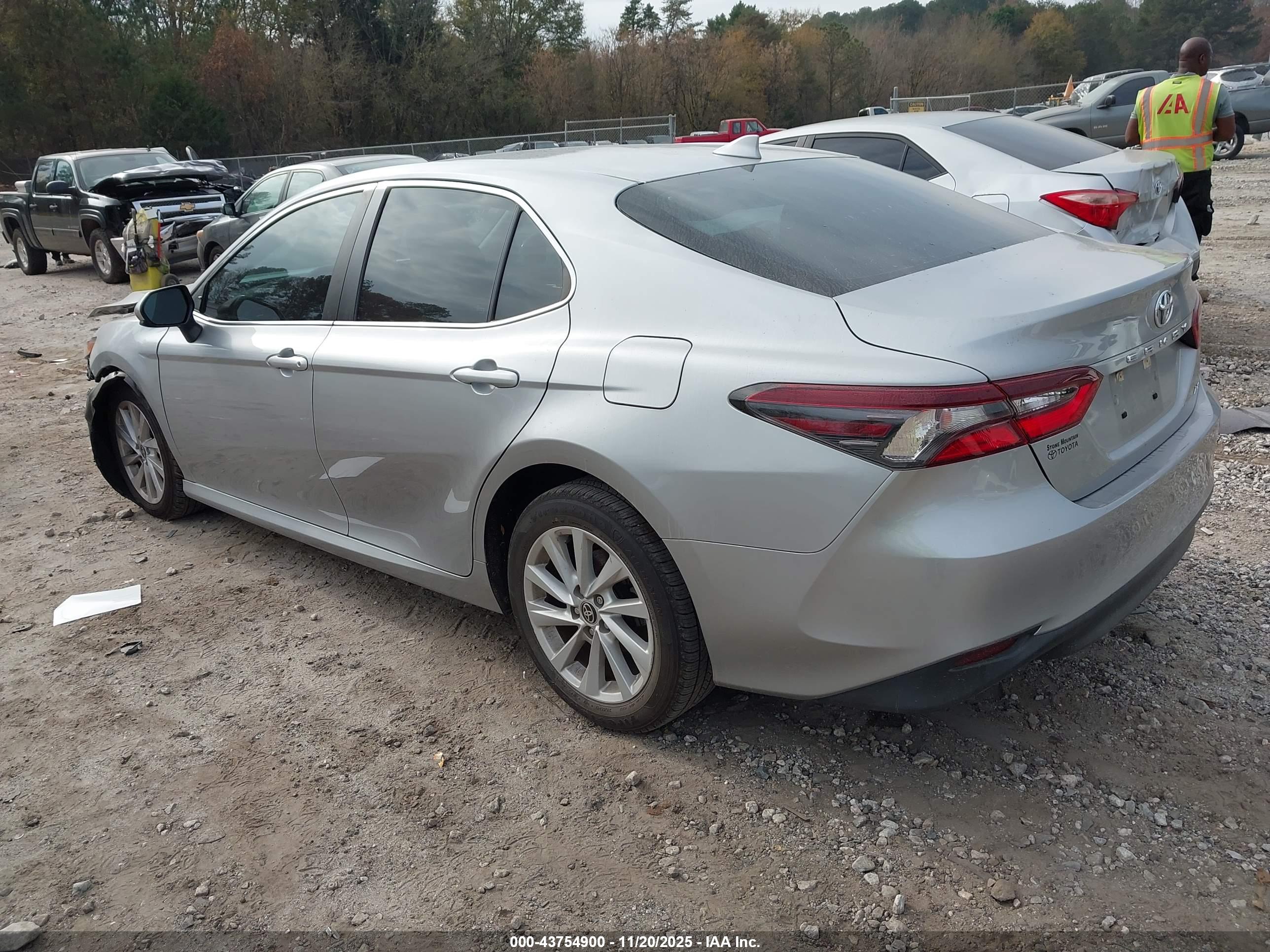 TOYOTA CAMRY image 3