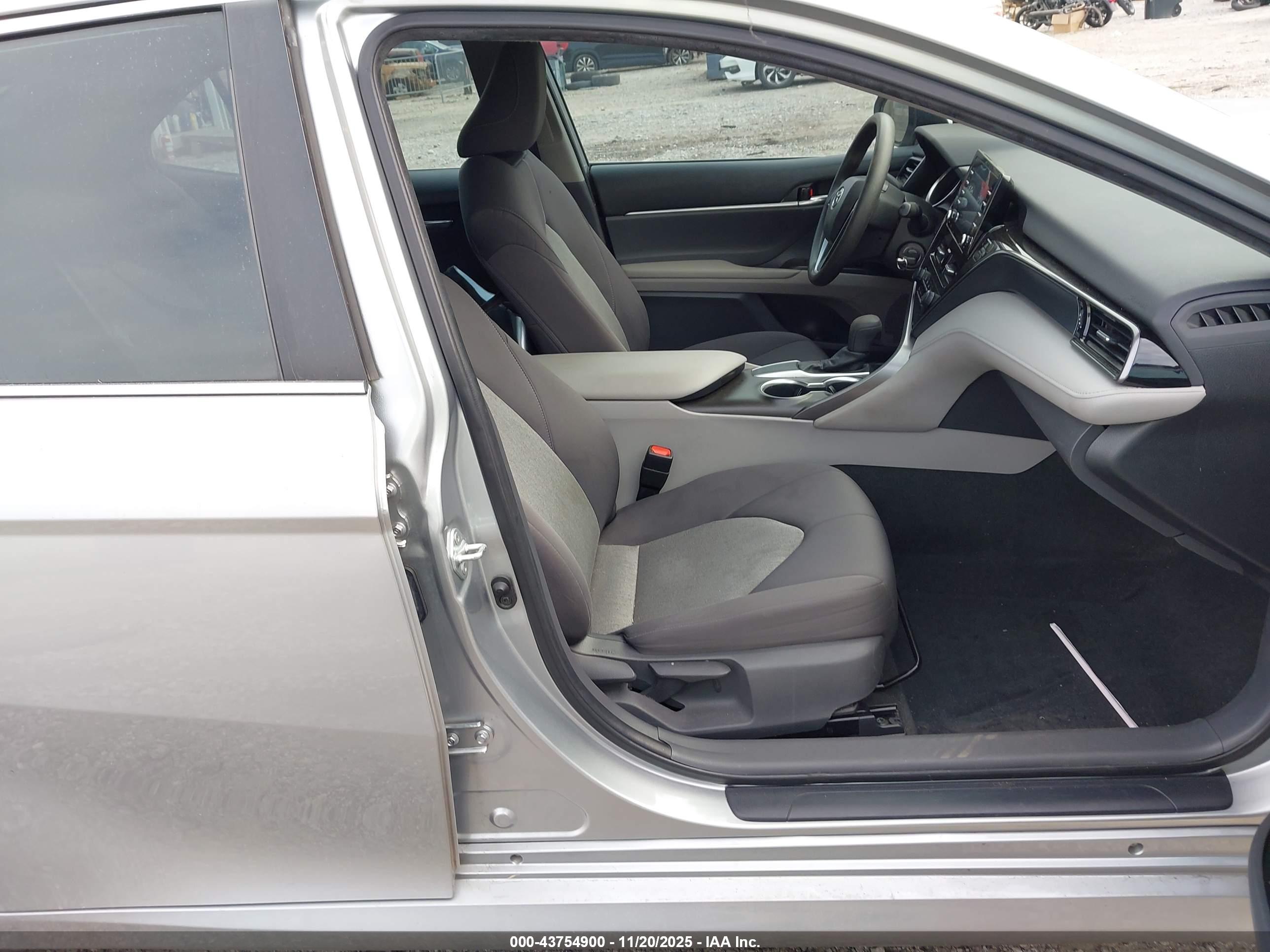 TOYOTA CAMRY image 5