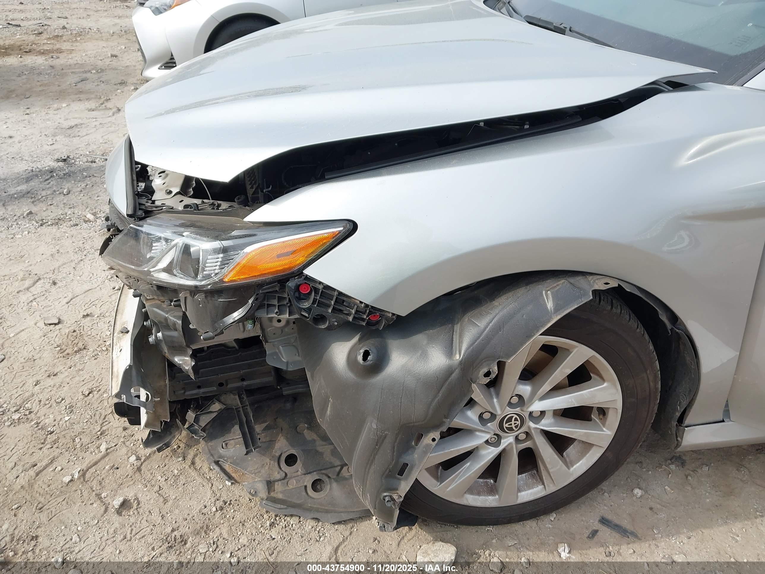TOYOTA CAMRY image 6