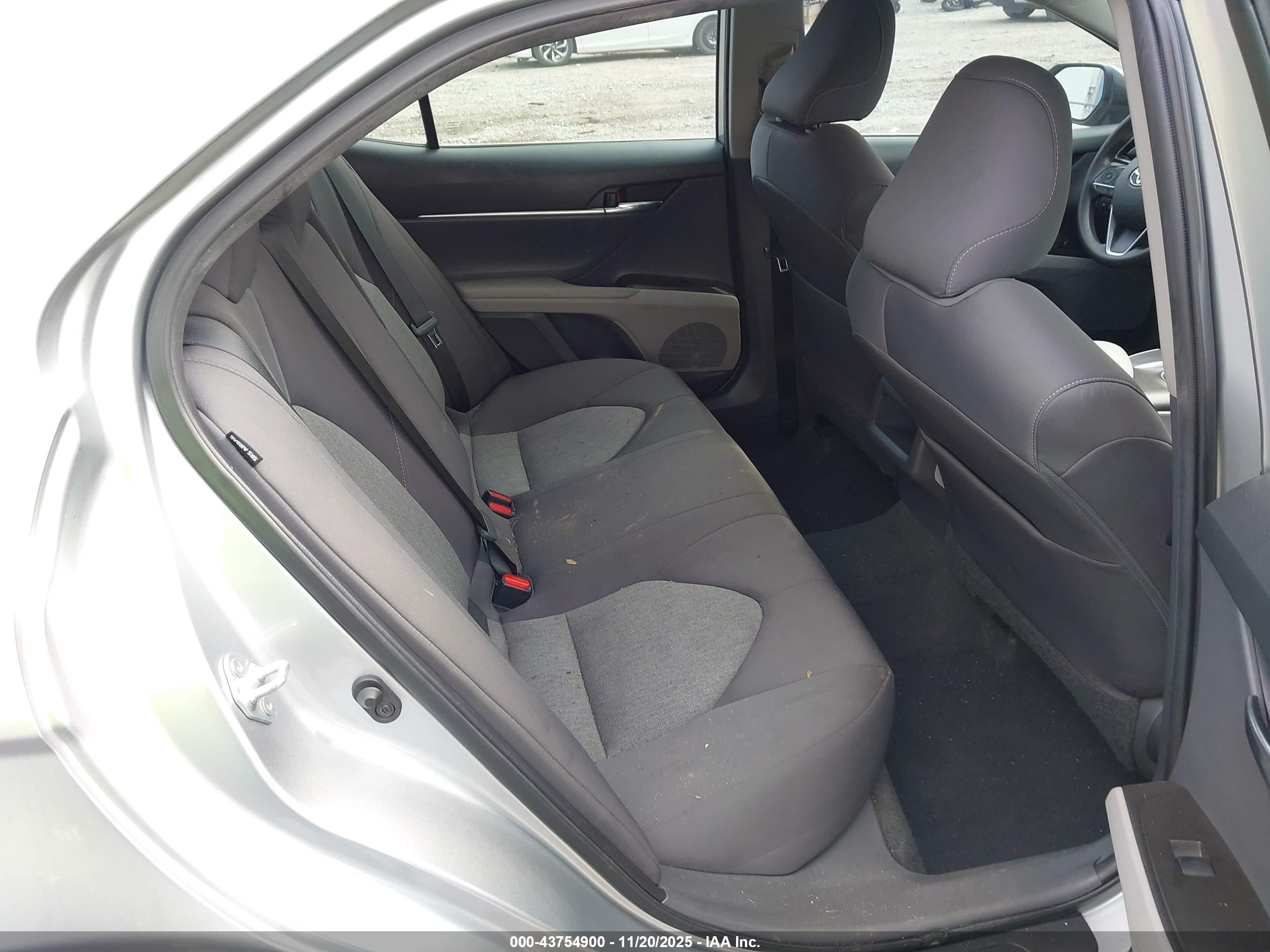 TOYOTA CAMRY image 8