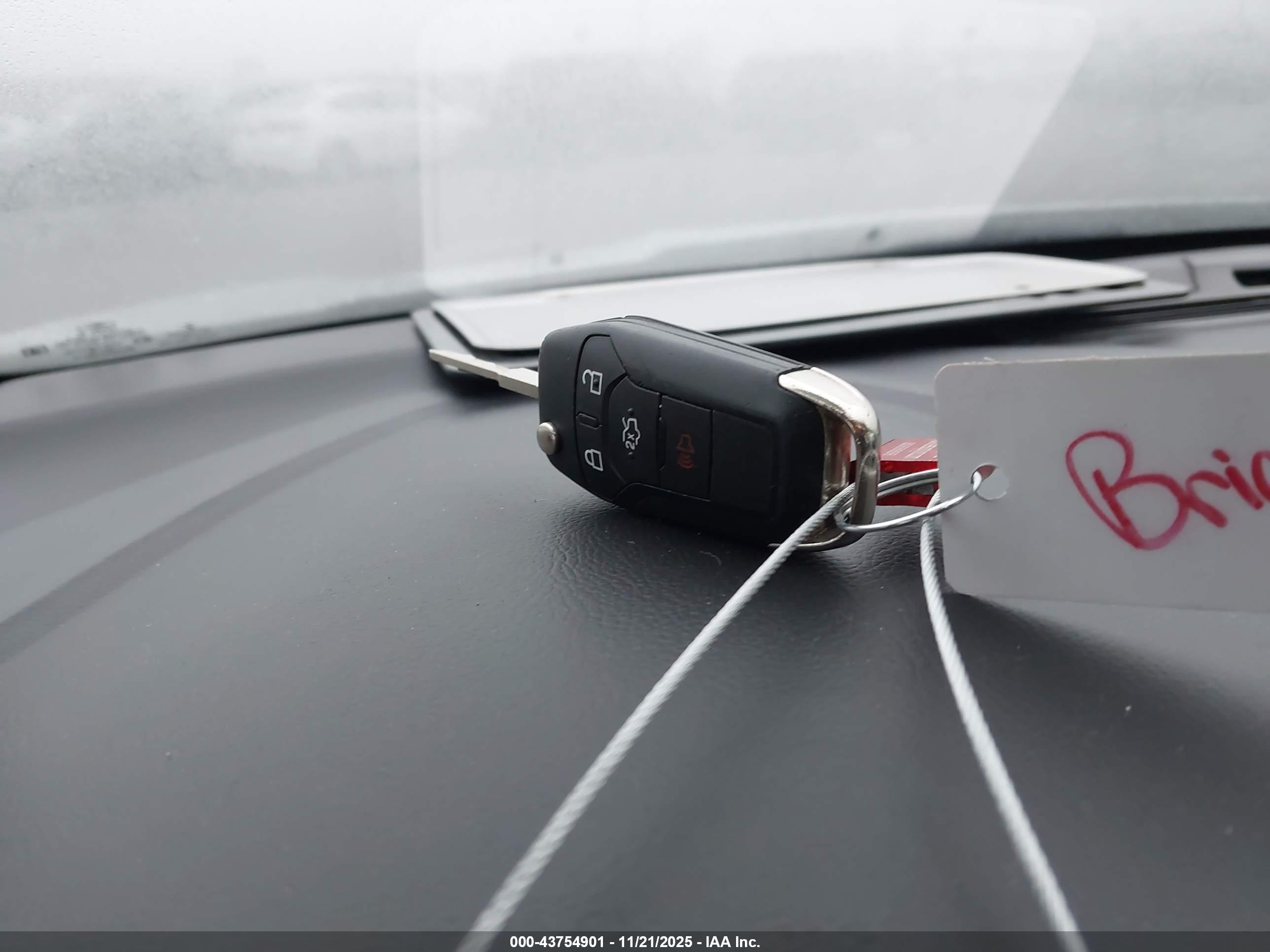 FORD FUSION image 11