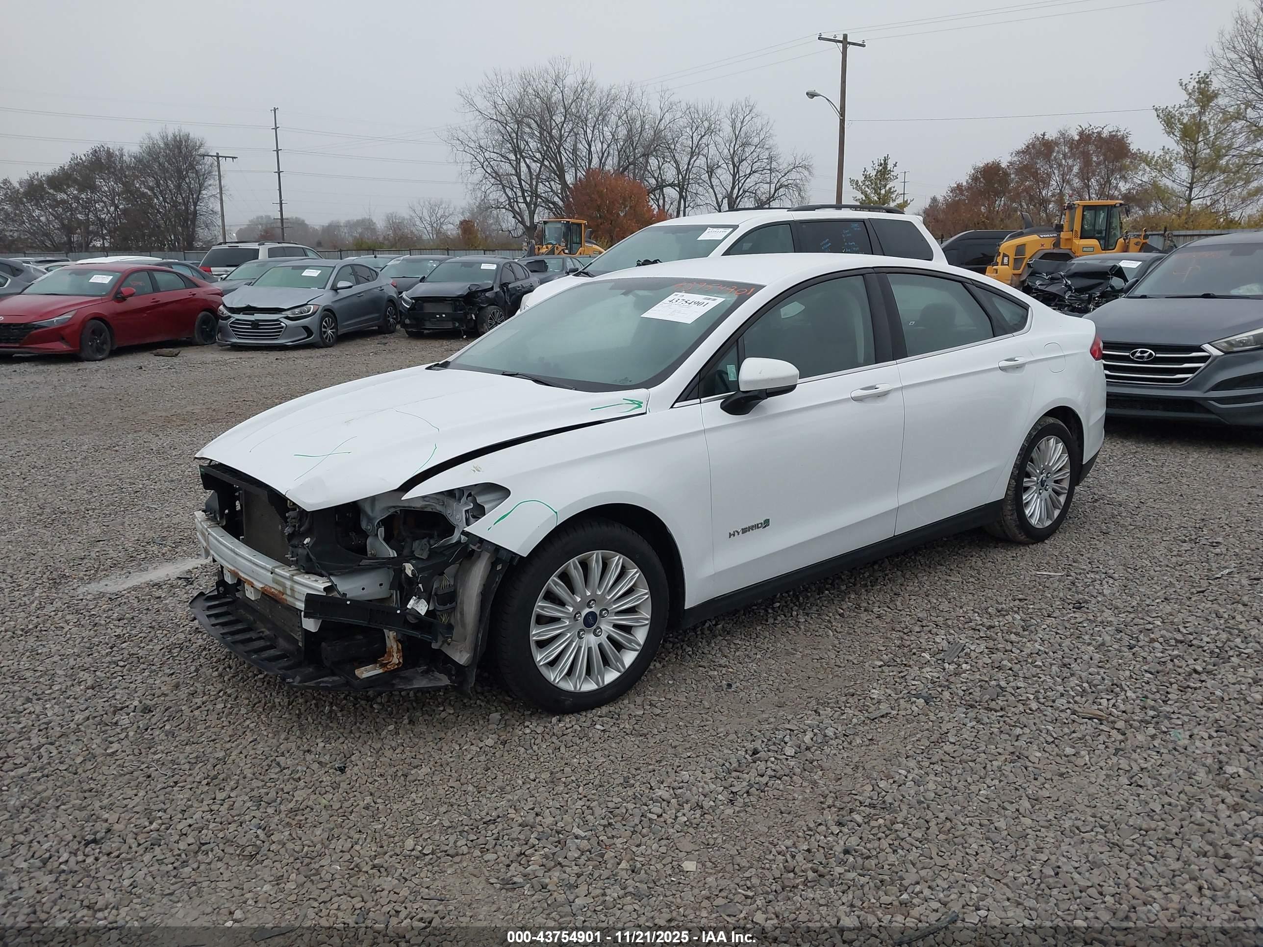 FORD FUSION image 2