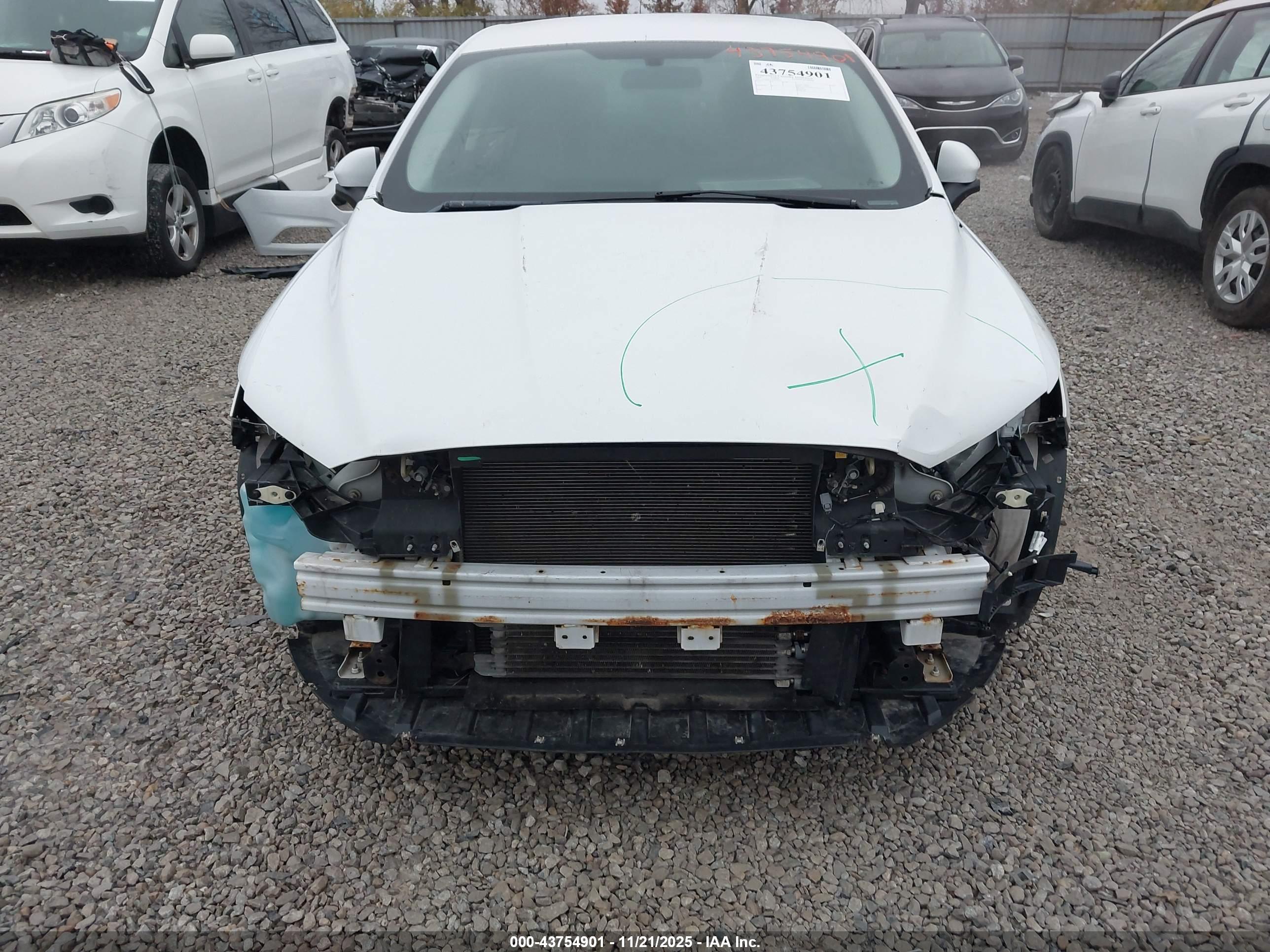 FORD FUSION image 6