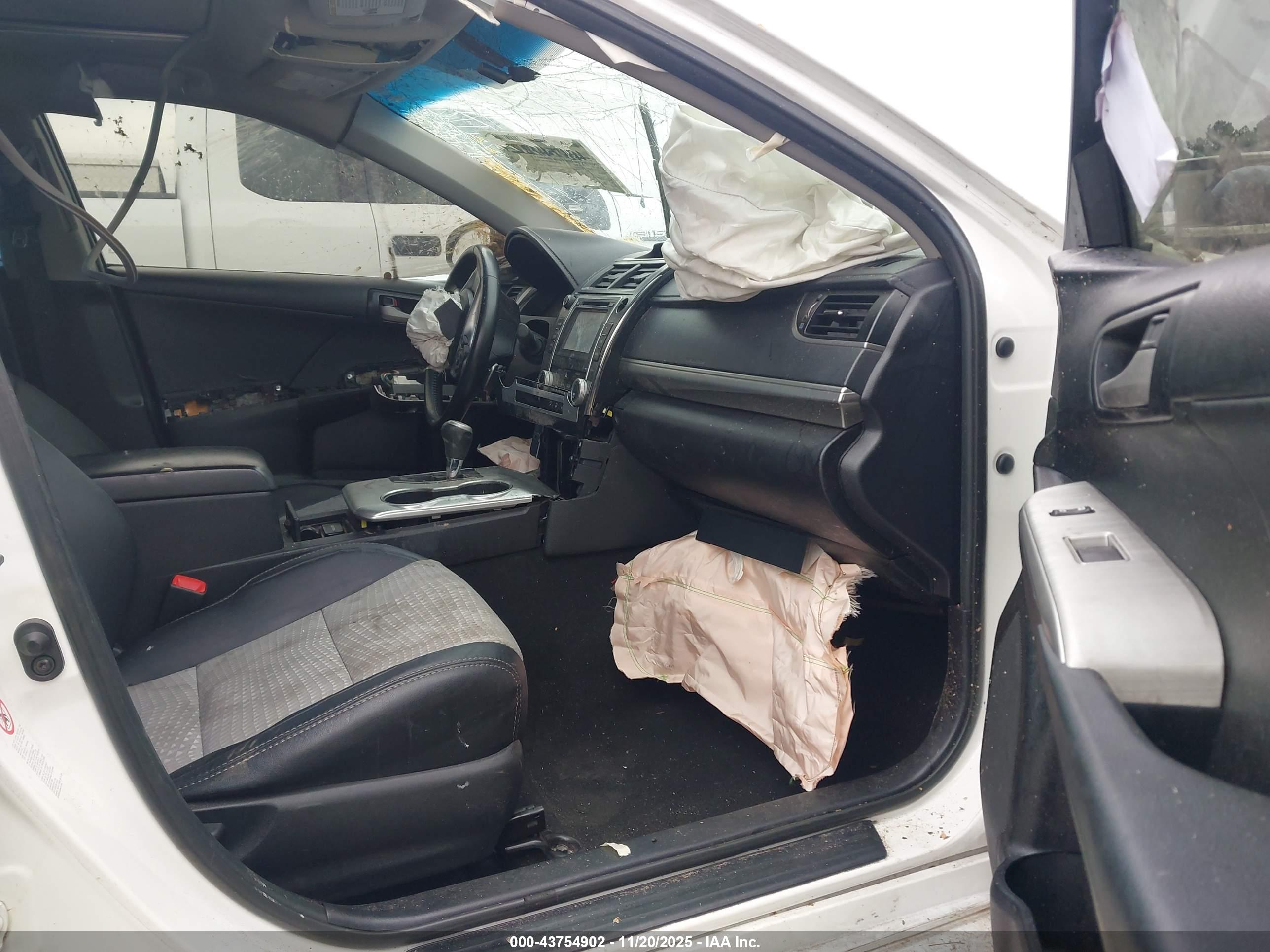 TOYOTA CAMRY image 5
