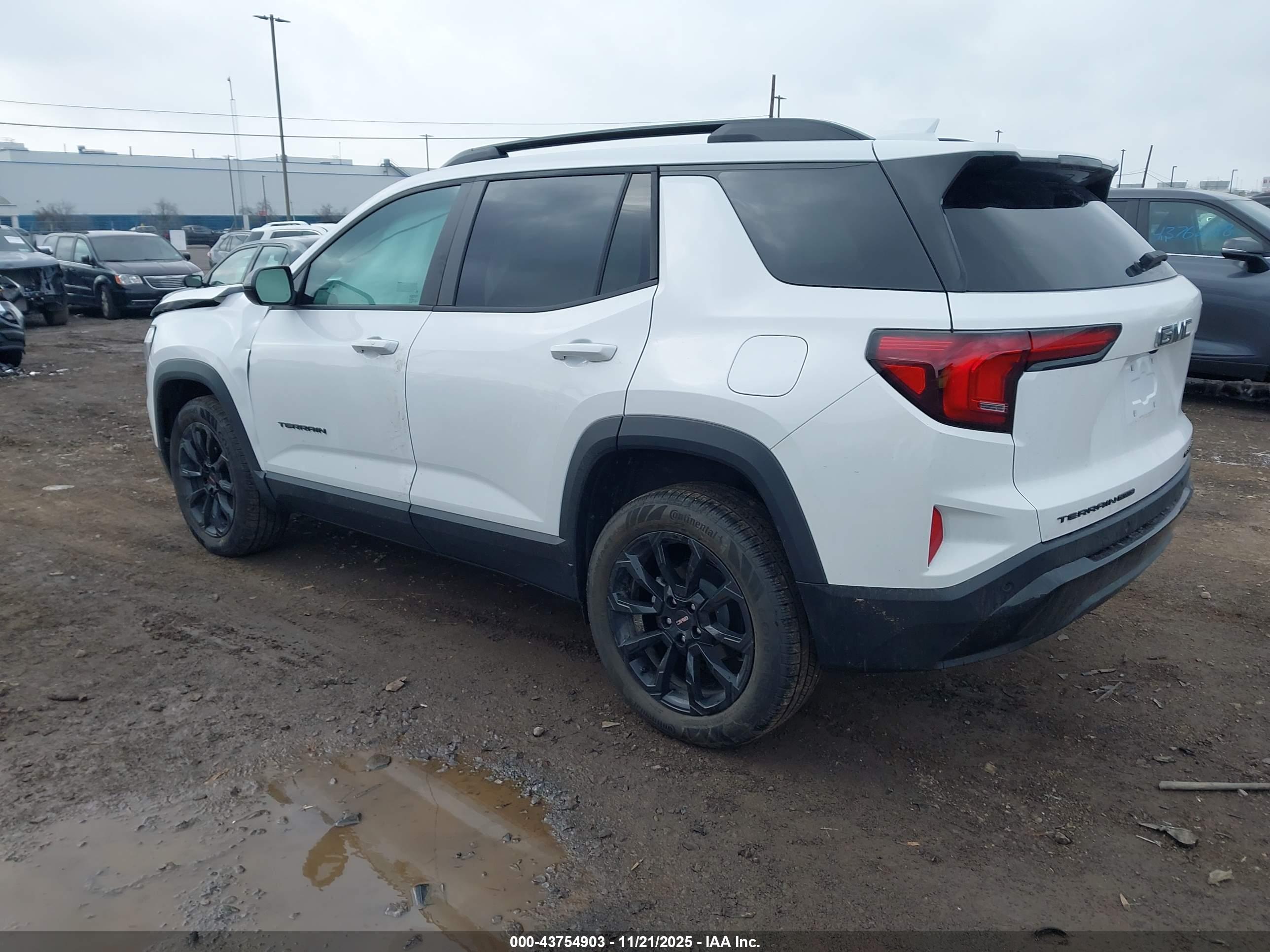 GMC TERRAIN image 3