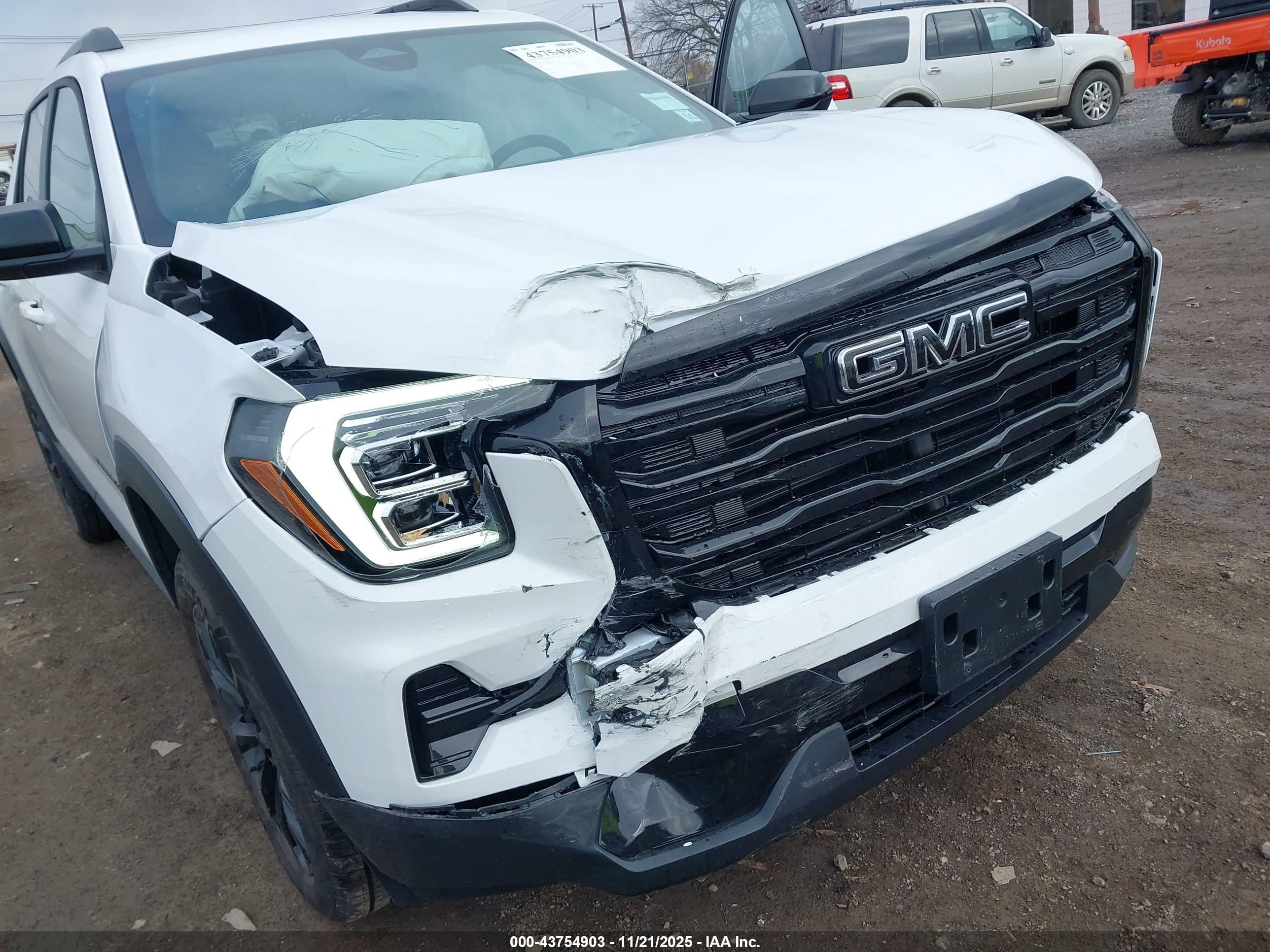GMC TERRAIN image 6