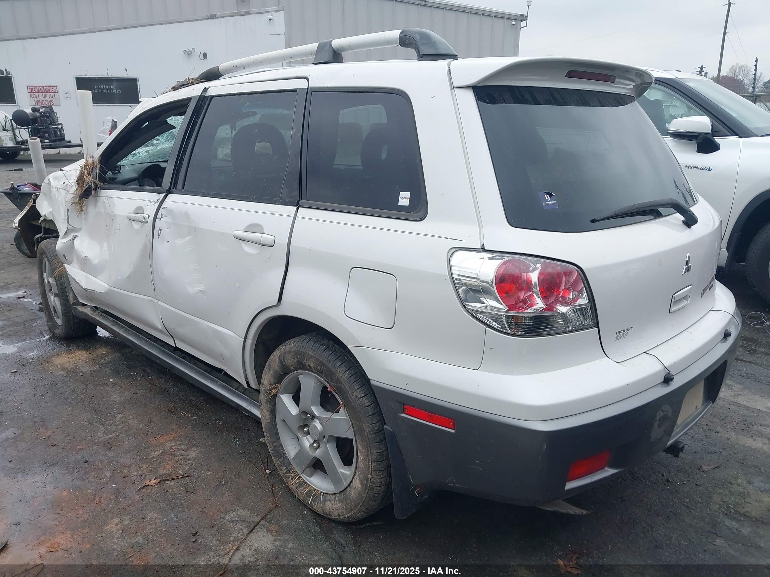 MITSUBISHI OUTLANDER image 3