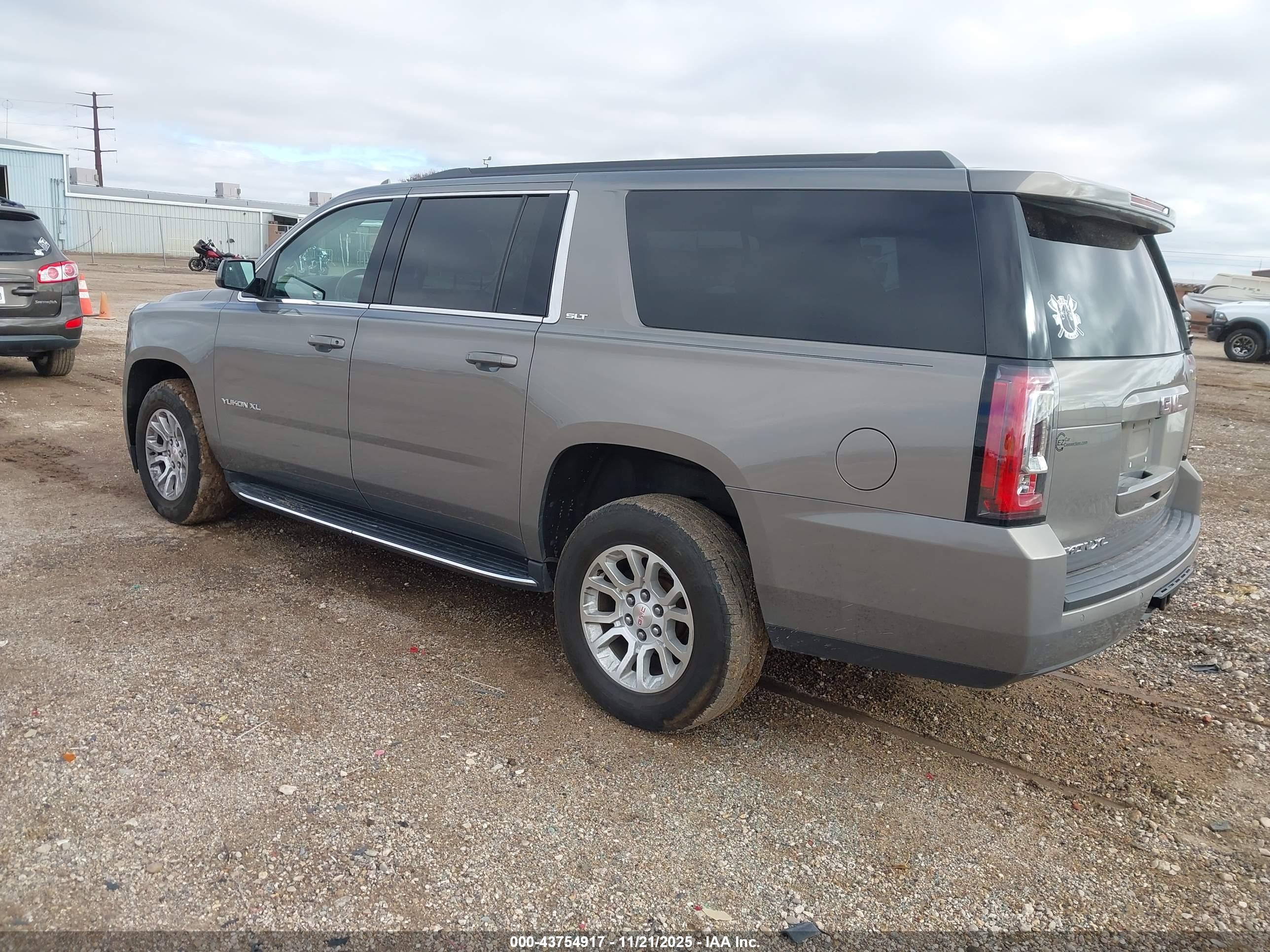 GMC YUKON image 3