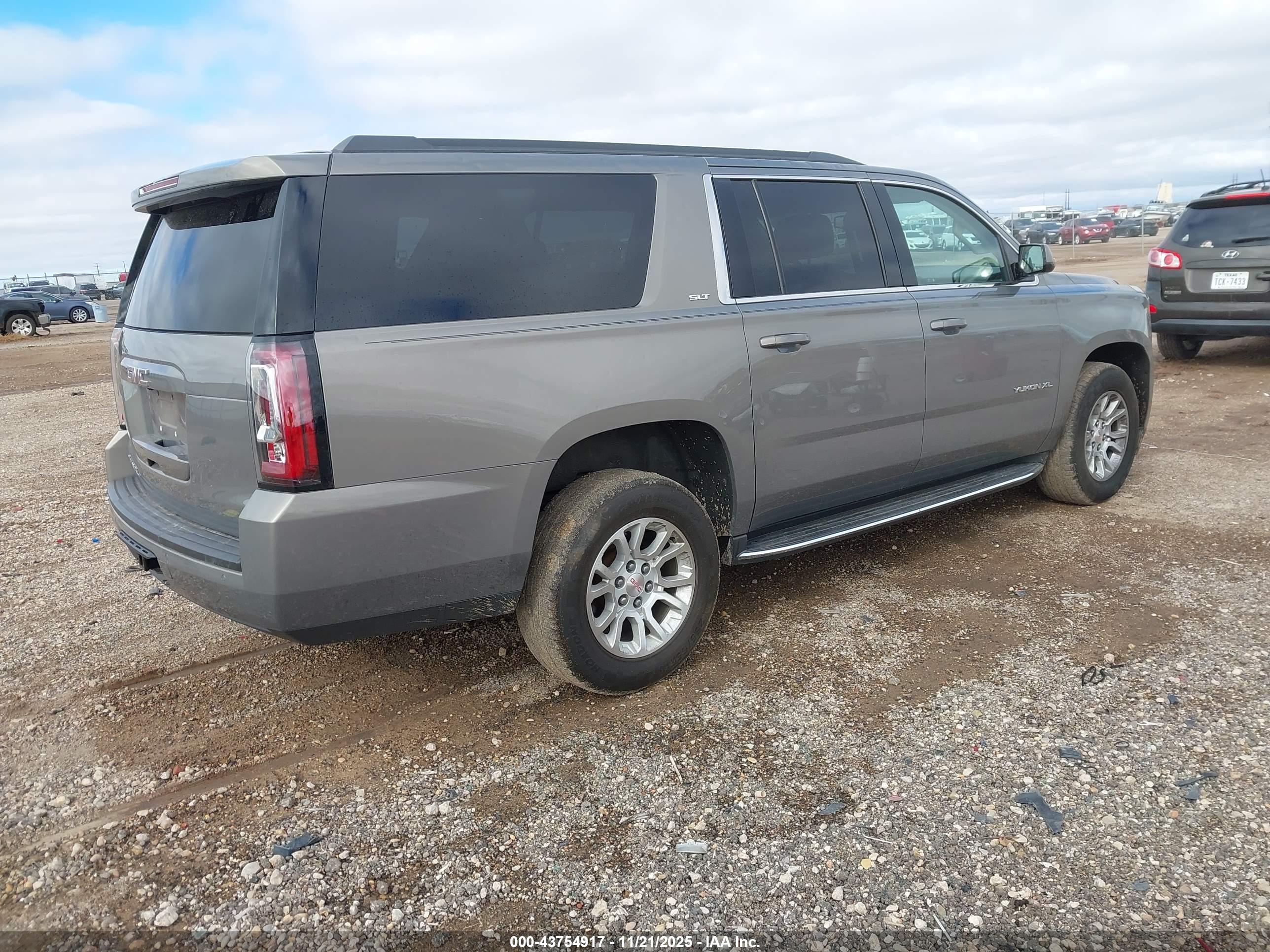 GMC YUKON image 4