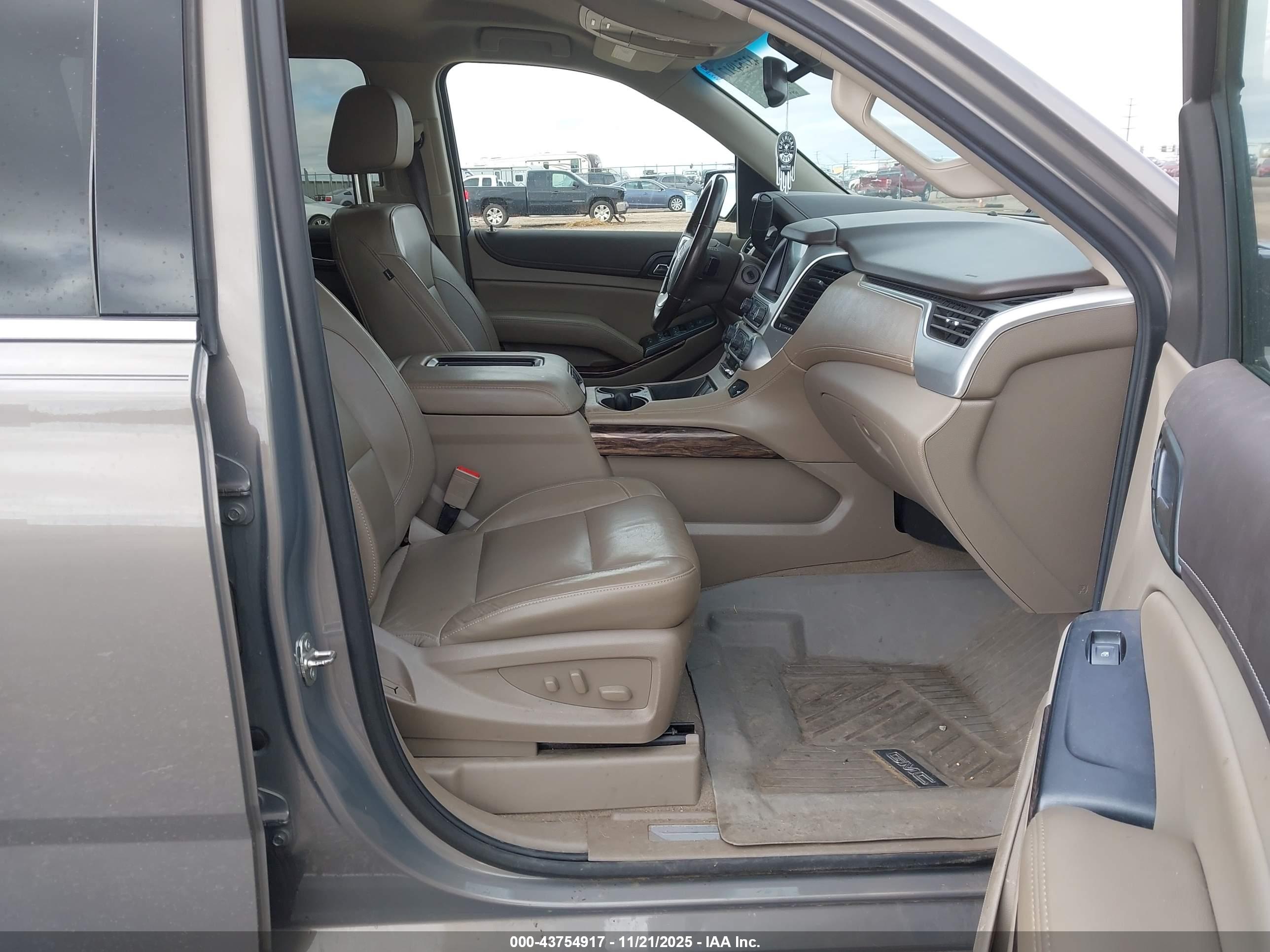GMC YUKON image 5