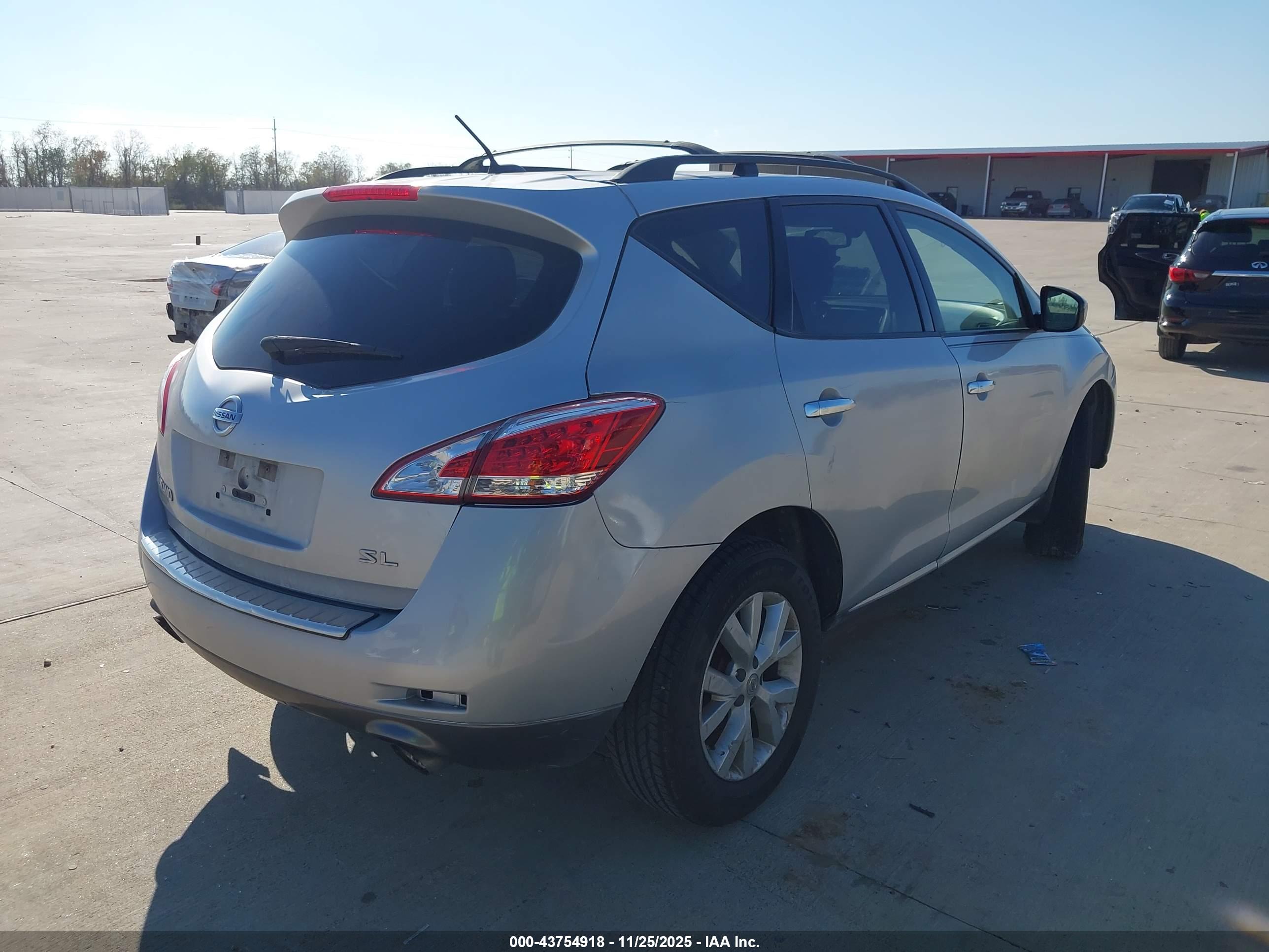NISSAN MURANO image 4