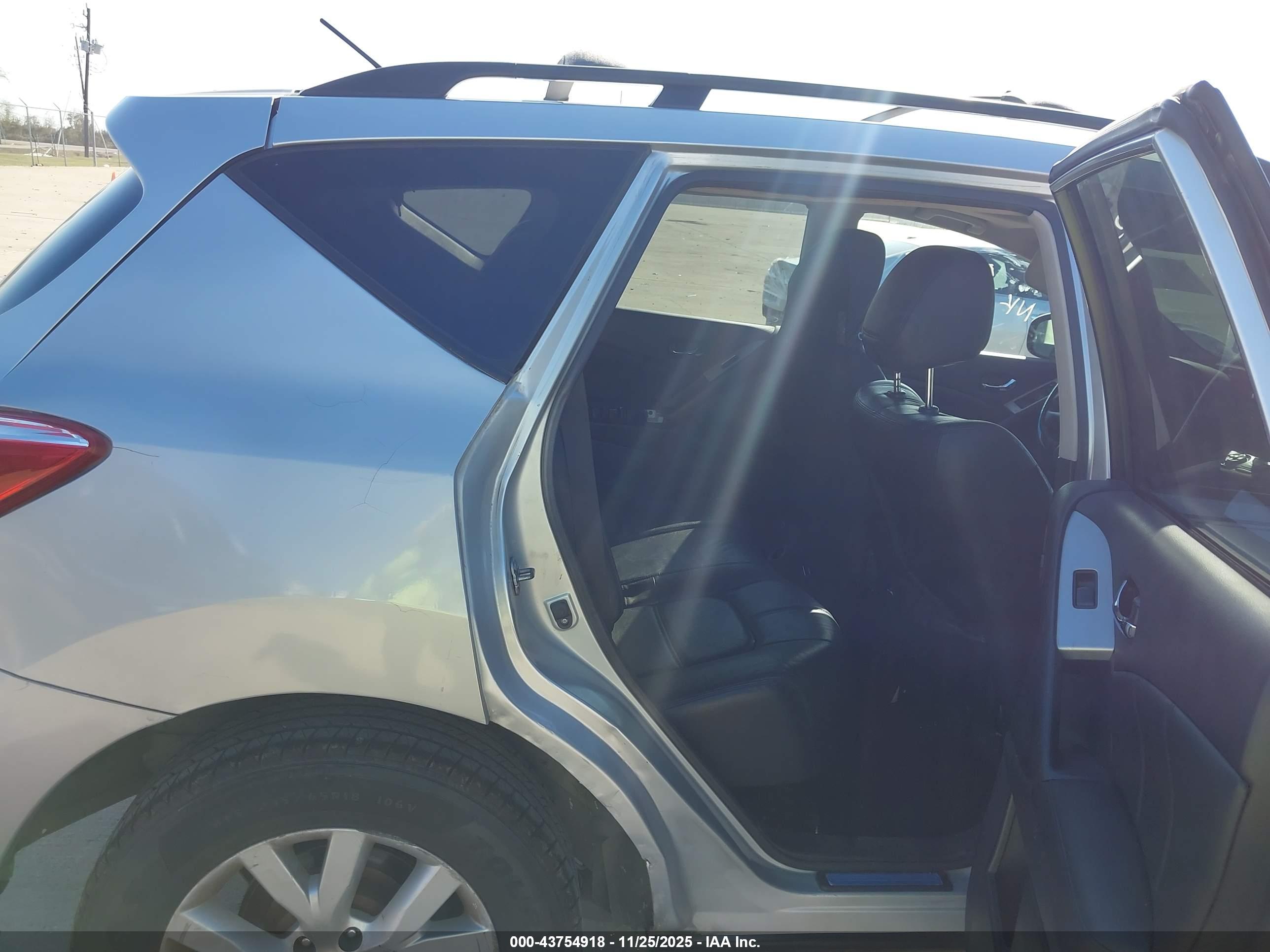 NISSAN MURANO image 8