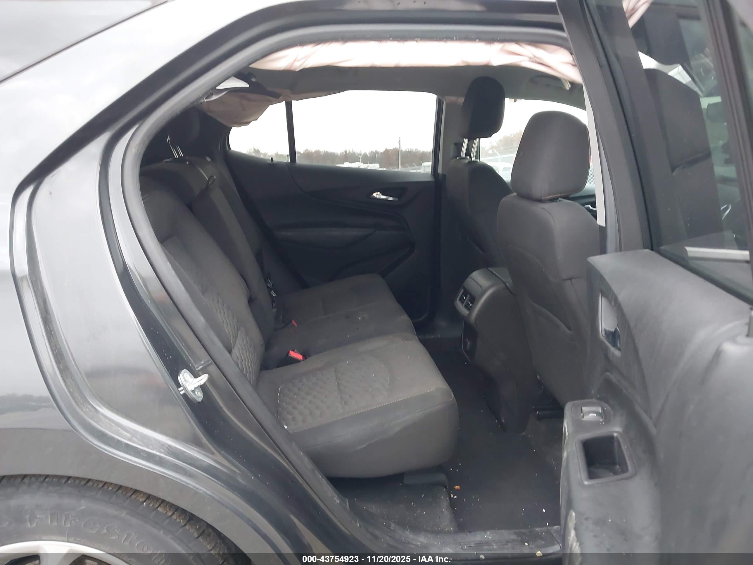 CHEVROLET EQUINOX image 8
