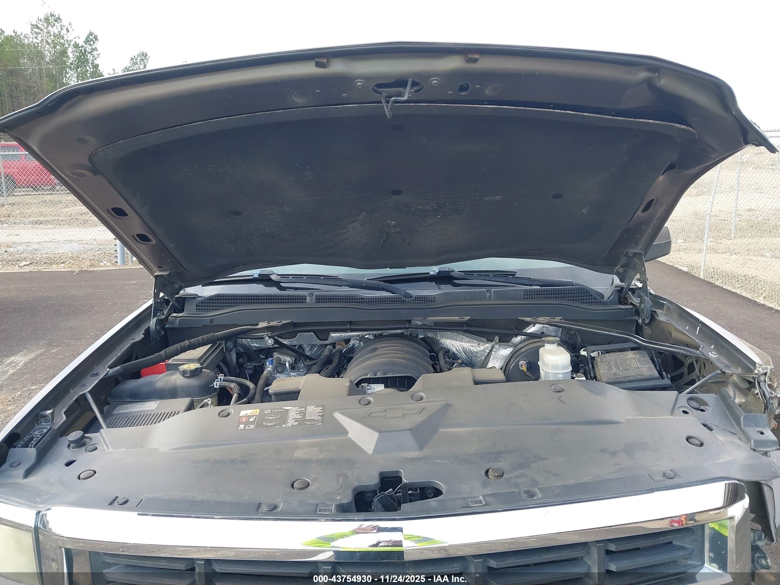 CHEVROLET SILVERADO image 10
