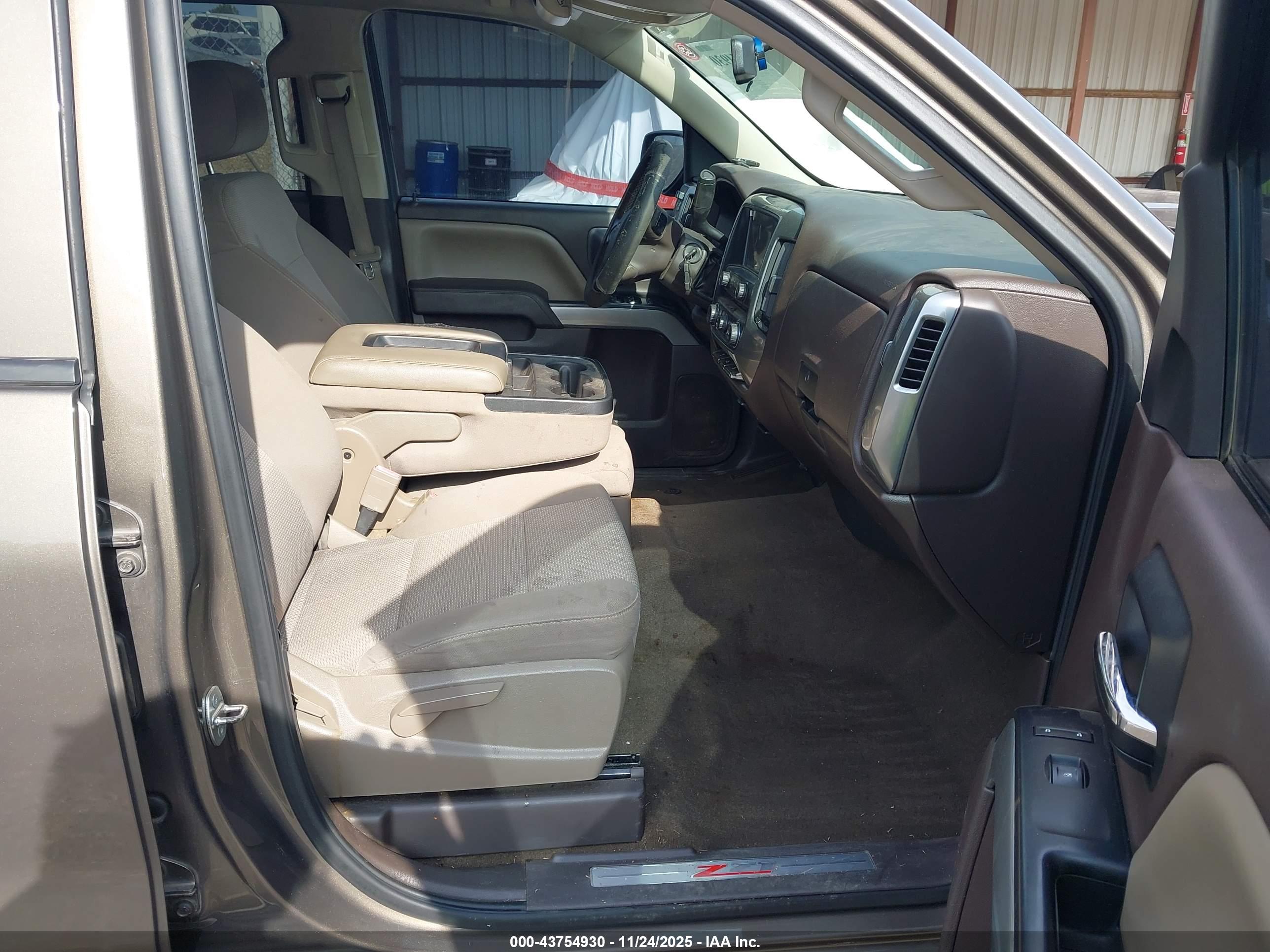 CHEVROLET SILVERADO image 5