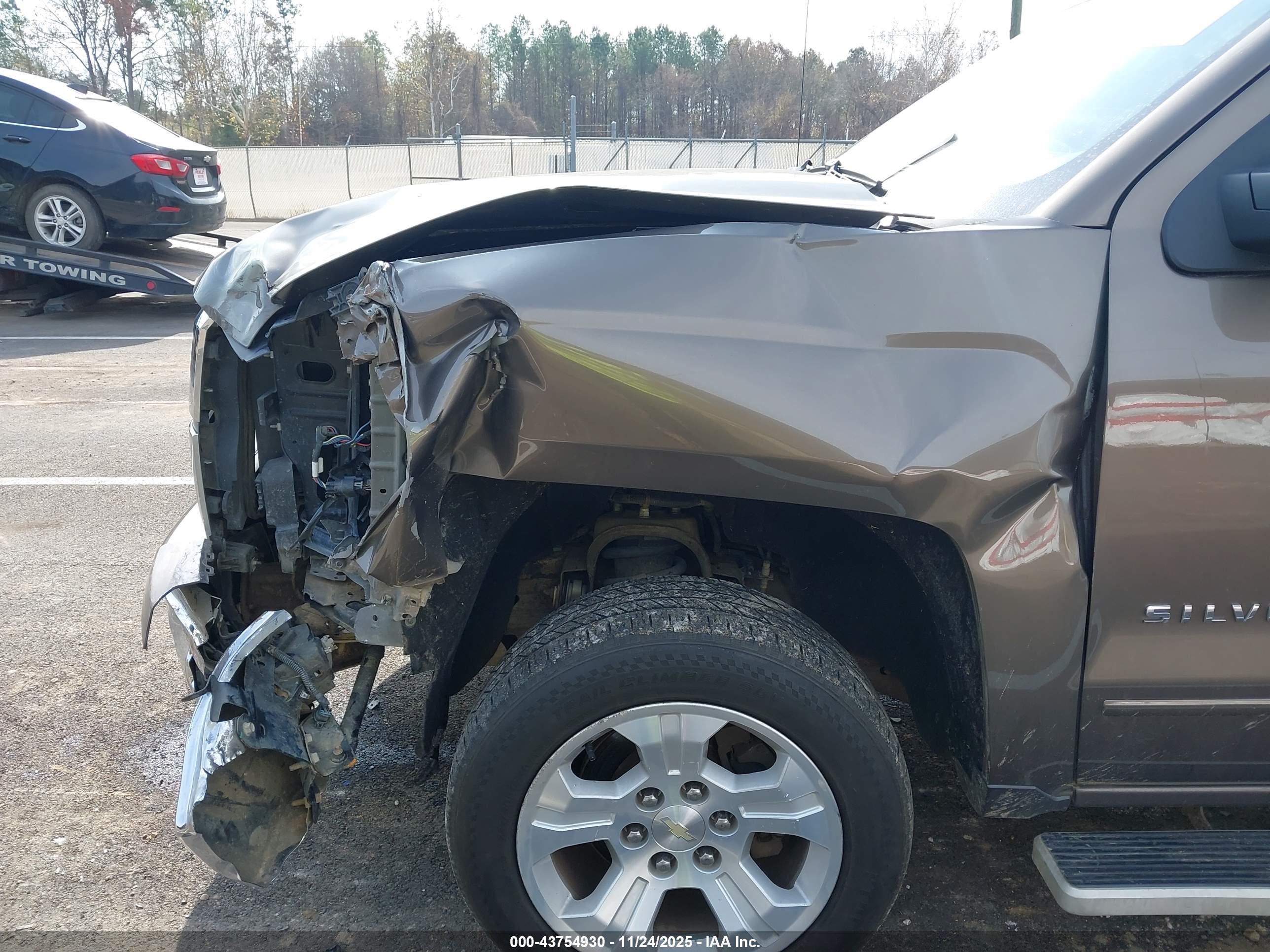 CHEVROLET SILVERADO image 6