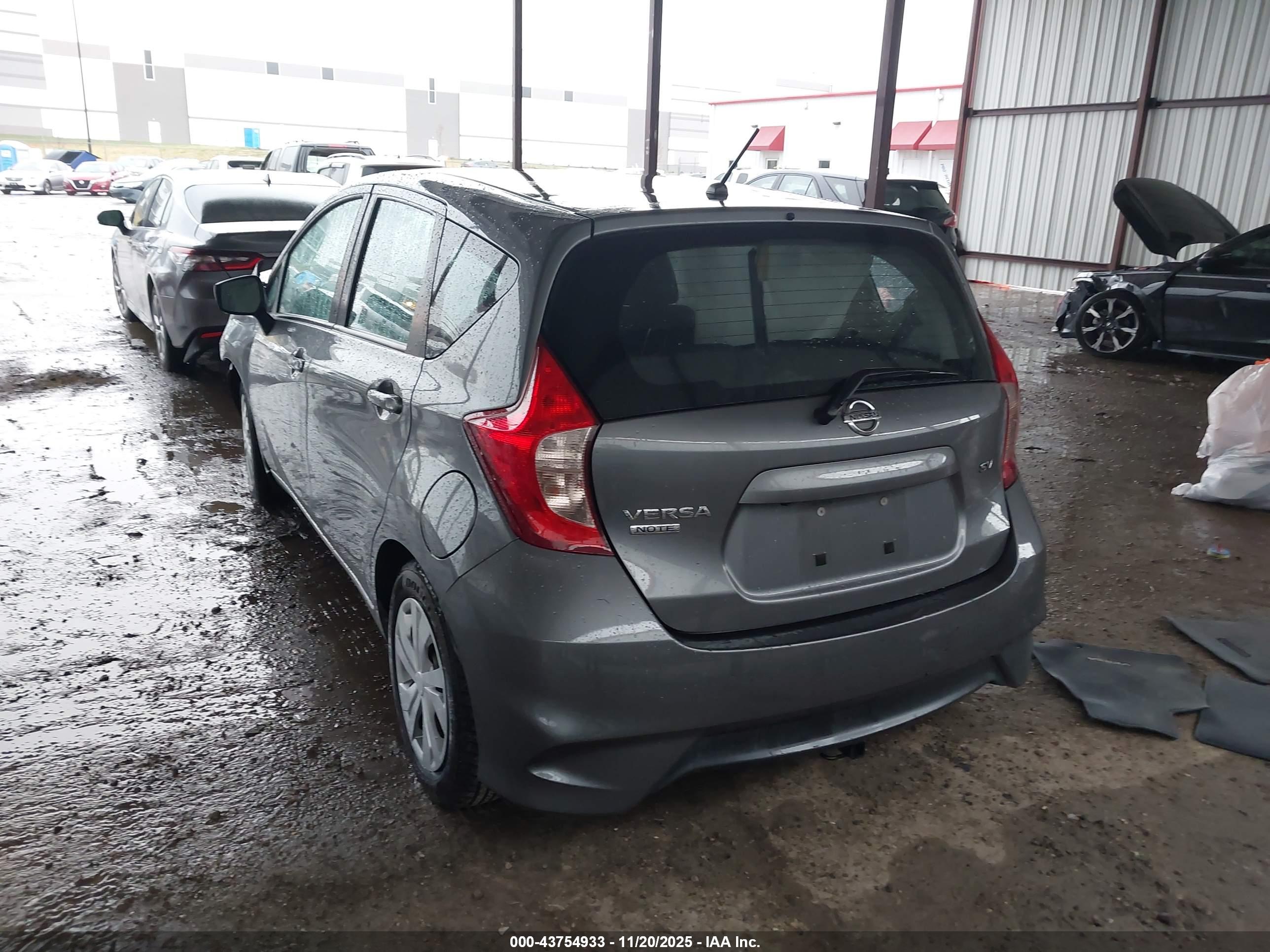 NISSAN VERSA image 3