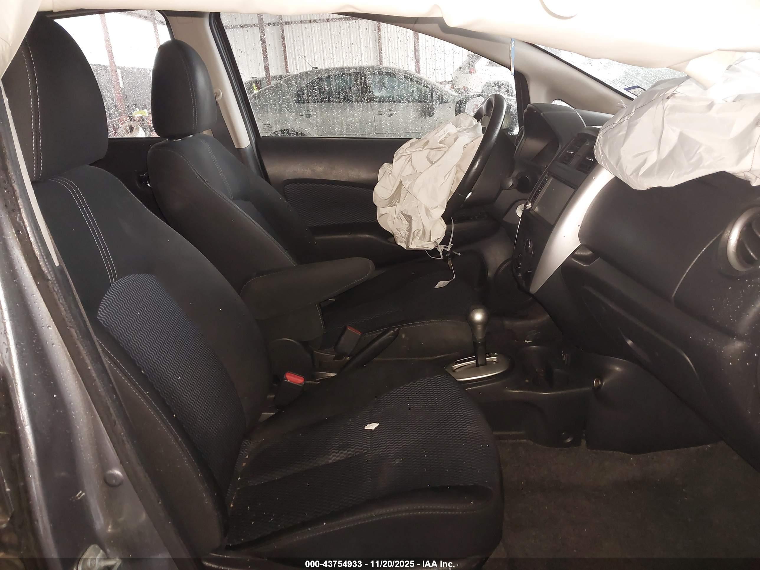 NISSAN VERSA image 5