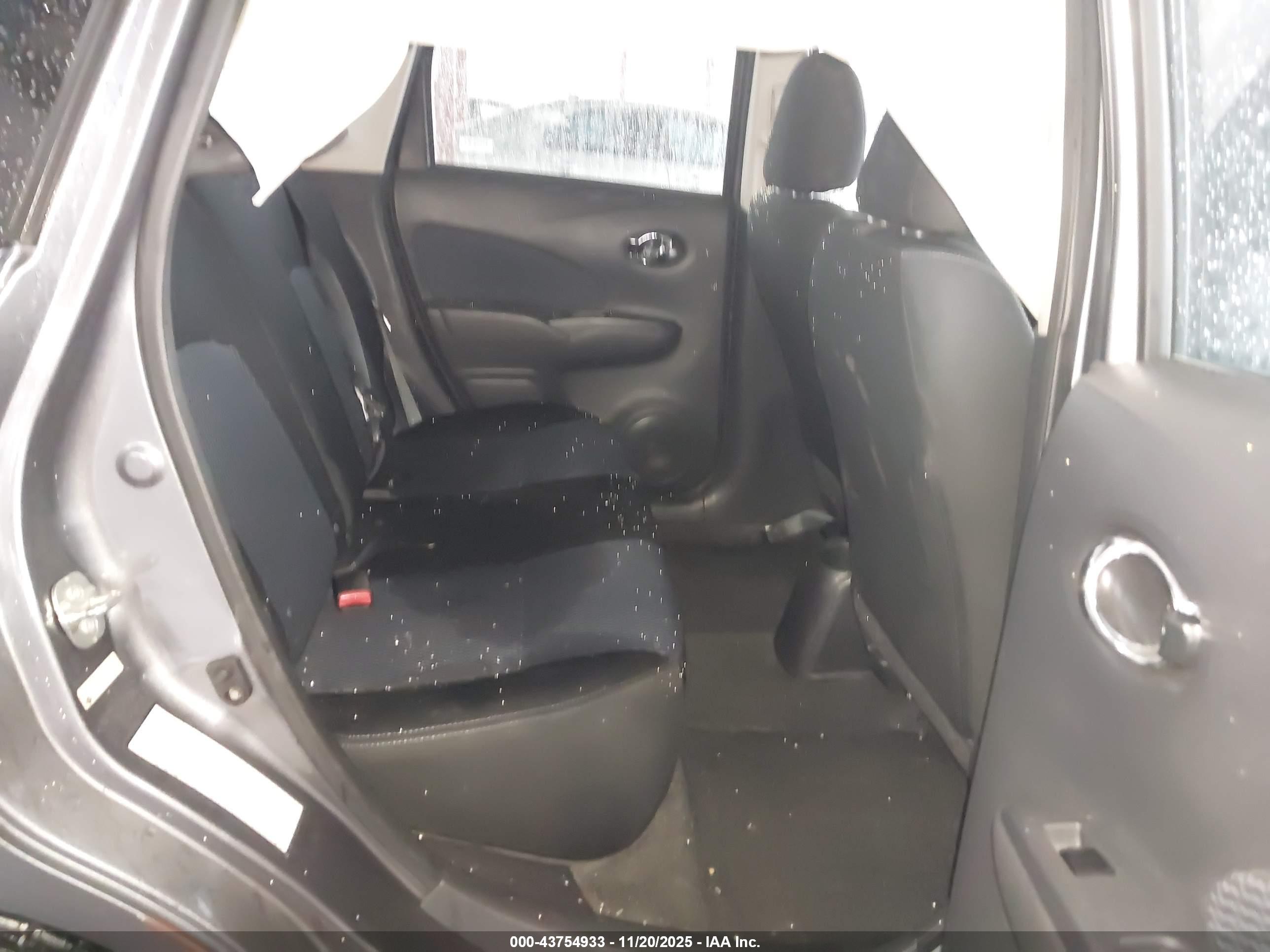 NISSAN VERSA image 8