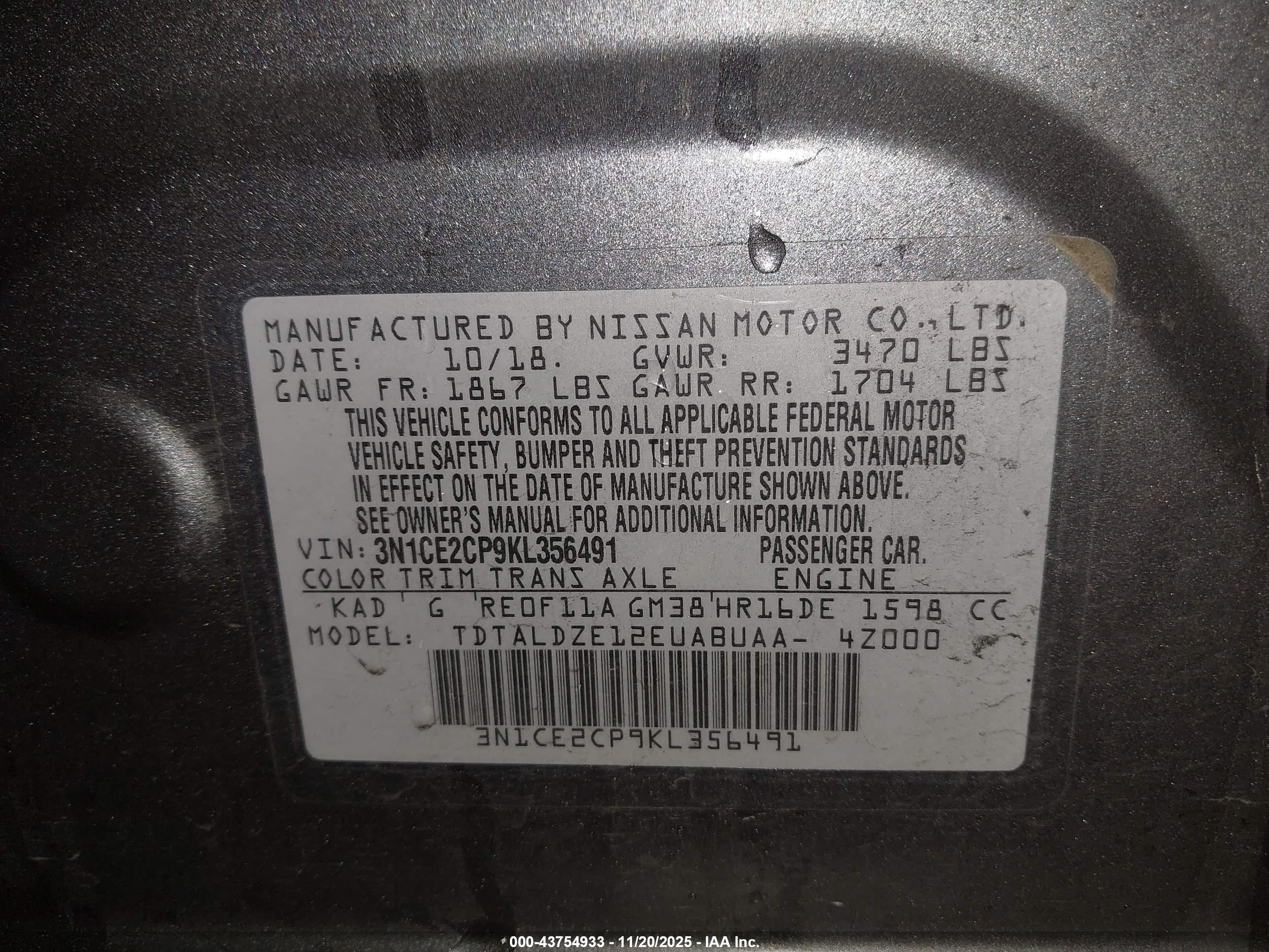 NISSAN VERSA image 9