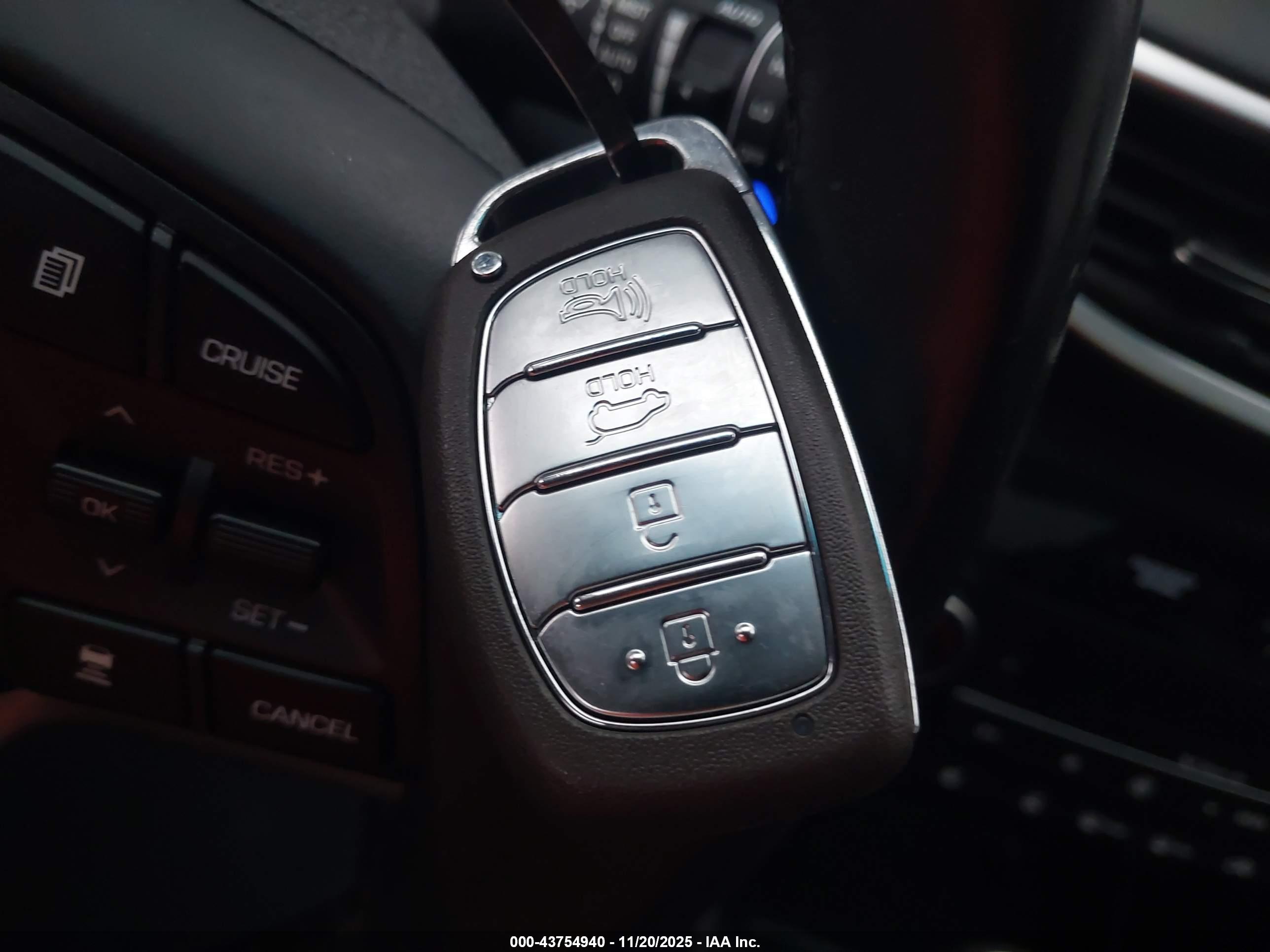 HYUNDAI TUCSON image 11