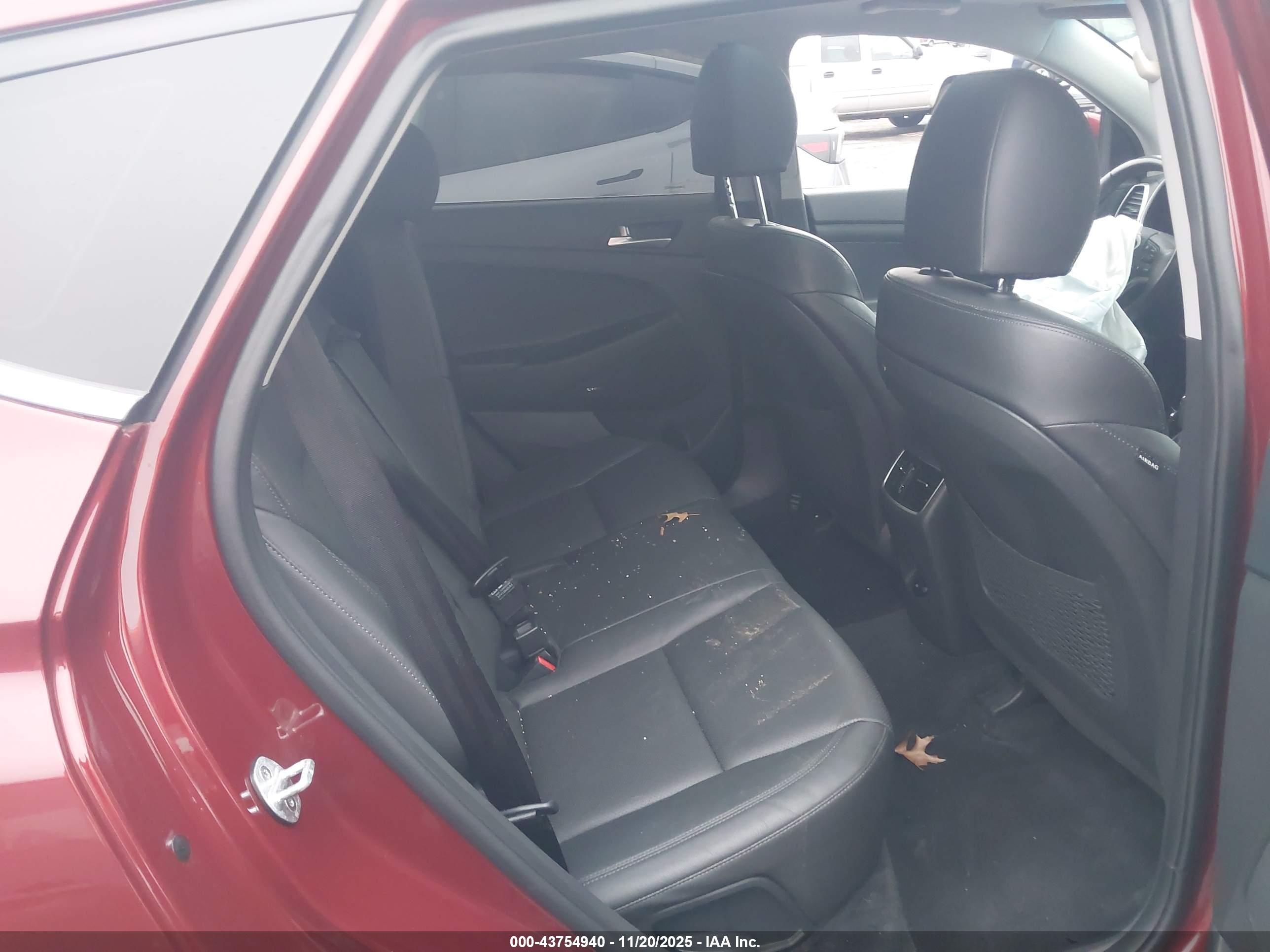 HYUNDAI TUCSON image 8