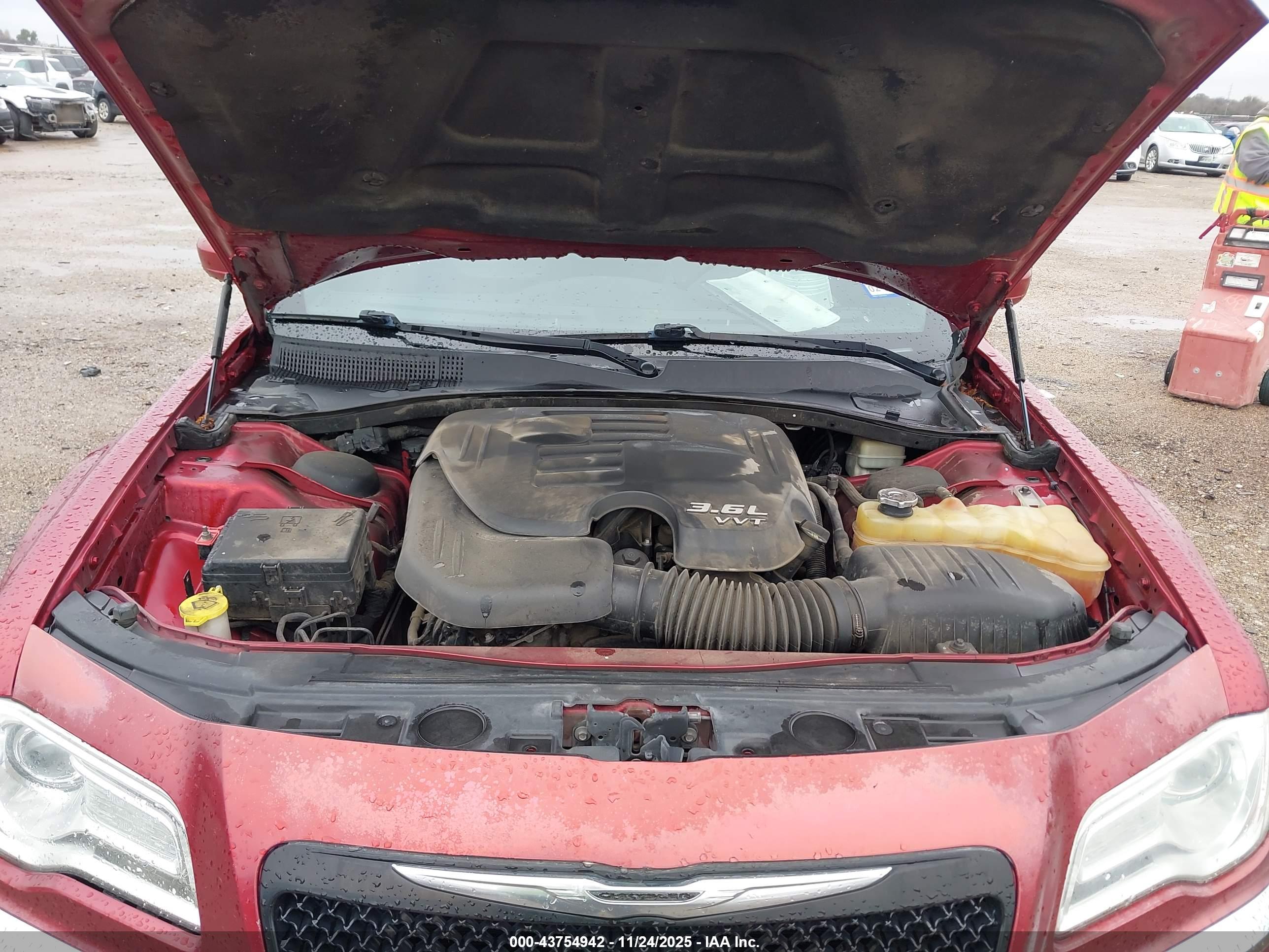 CHRYSLER 300 image 10