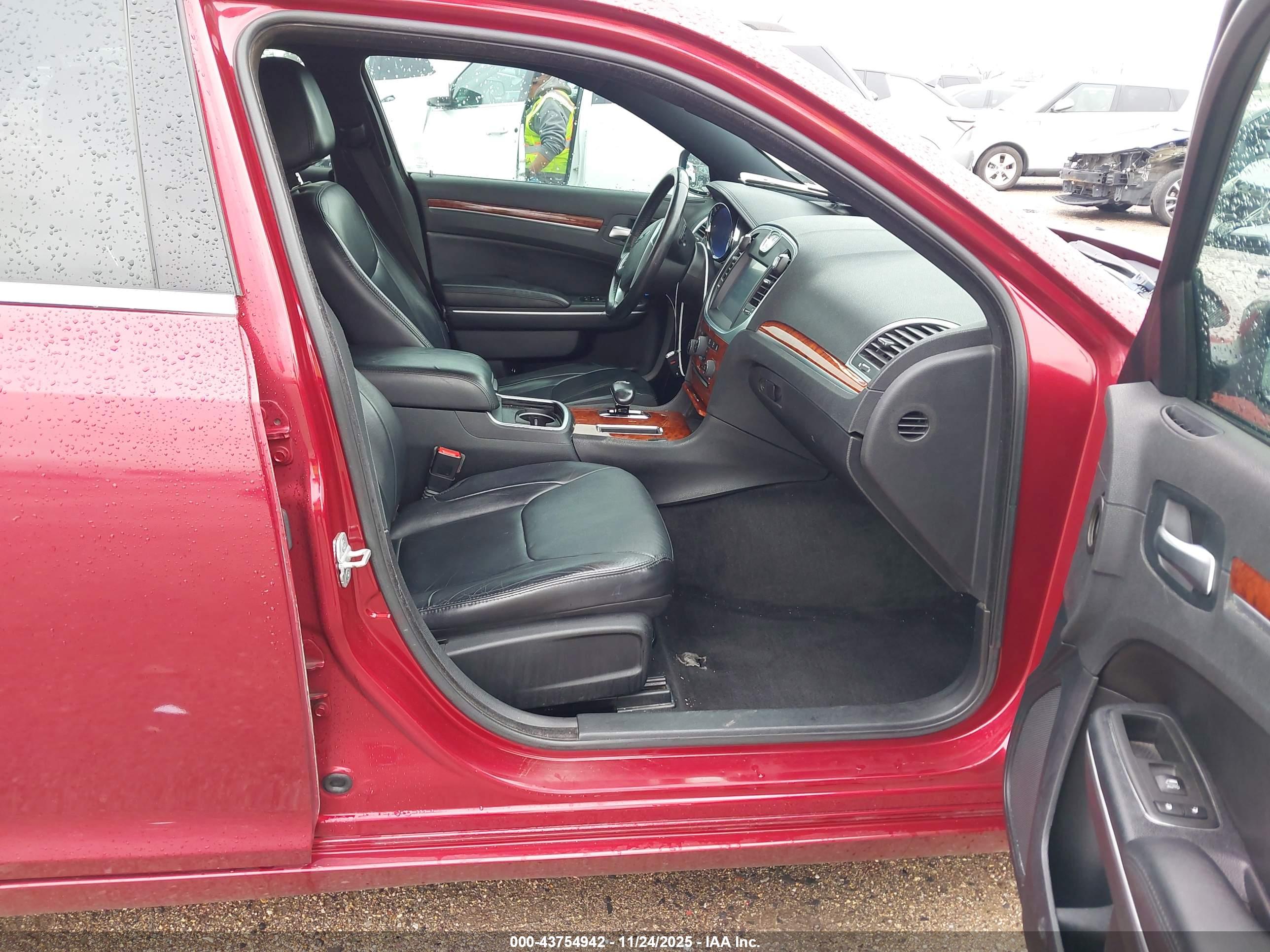 CHRYSLER 300 image 5