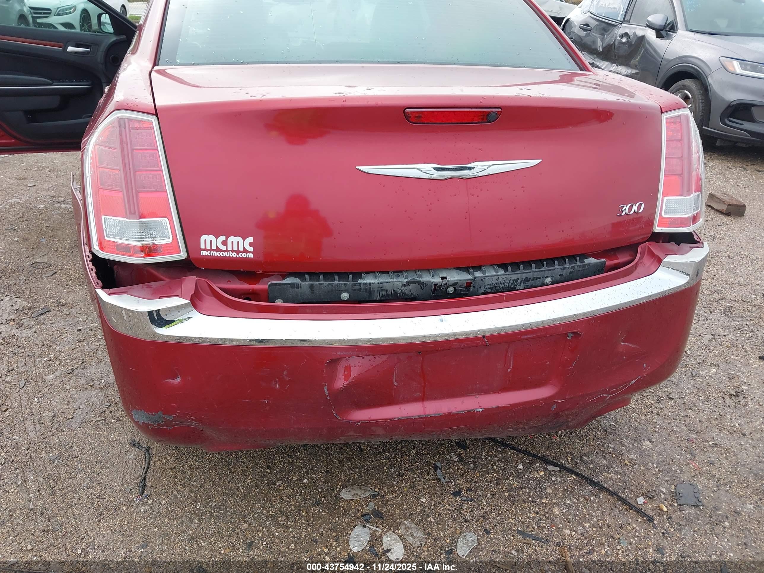 CHRYSLER 300 image 6