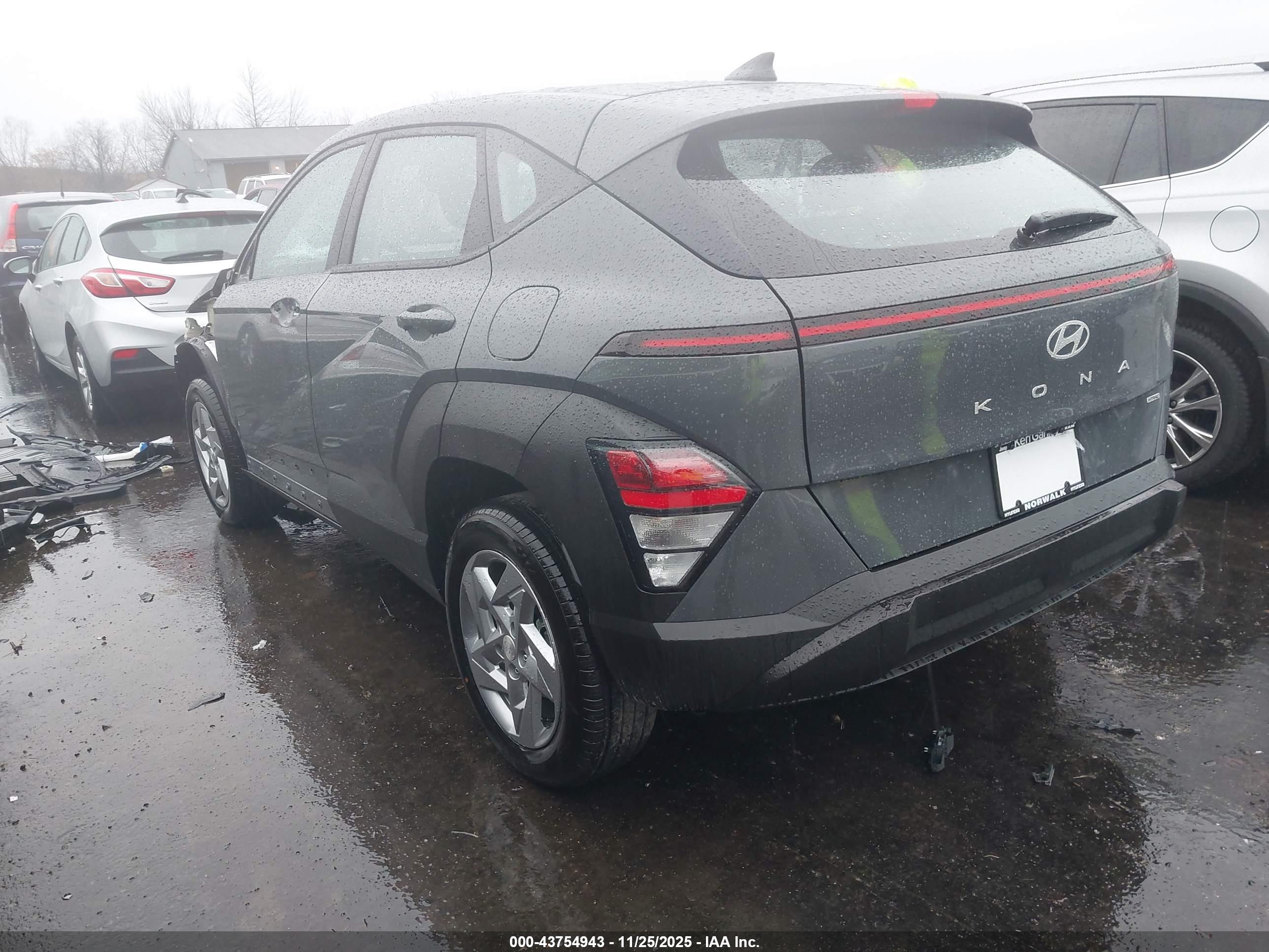 HYUNDAI KONA image 3