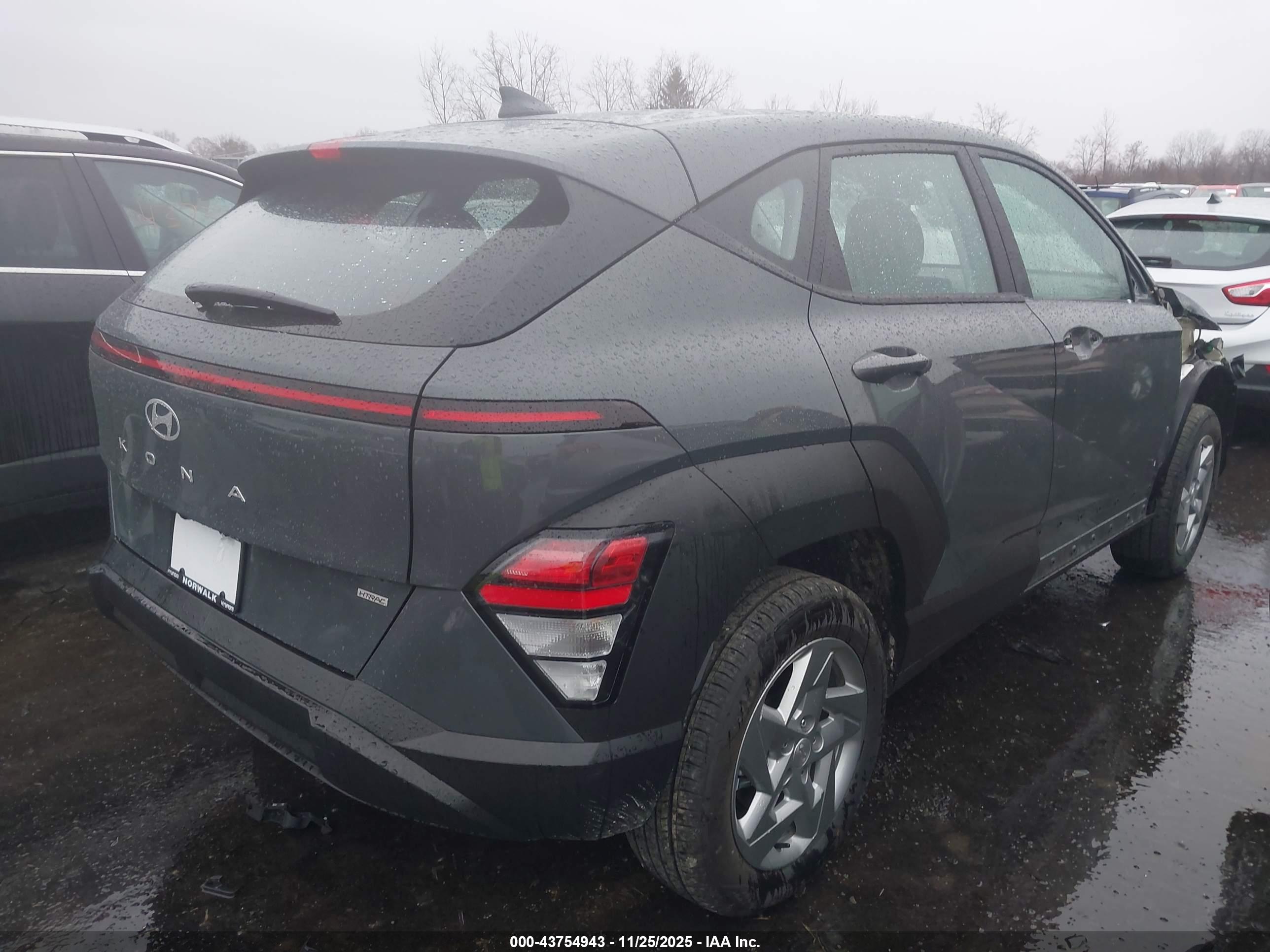 HYUNDAI KONA image 4