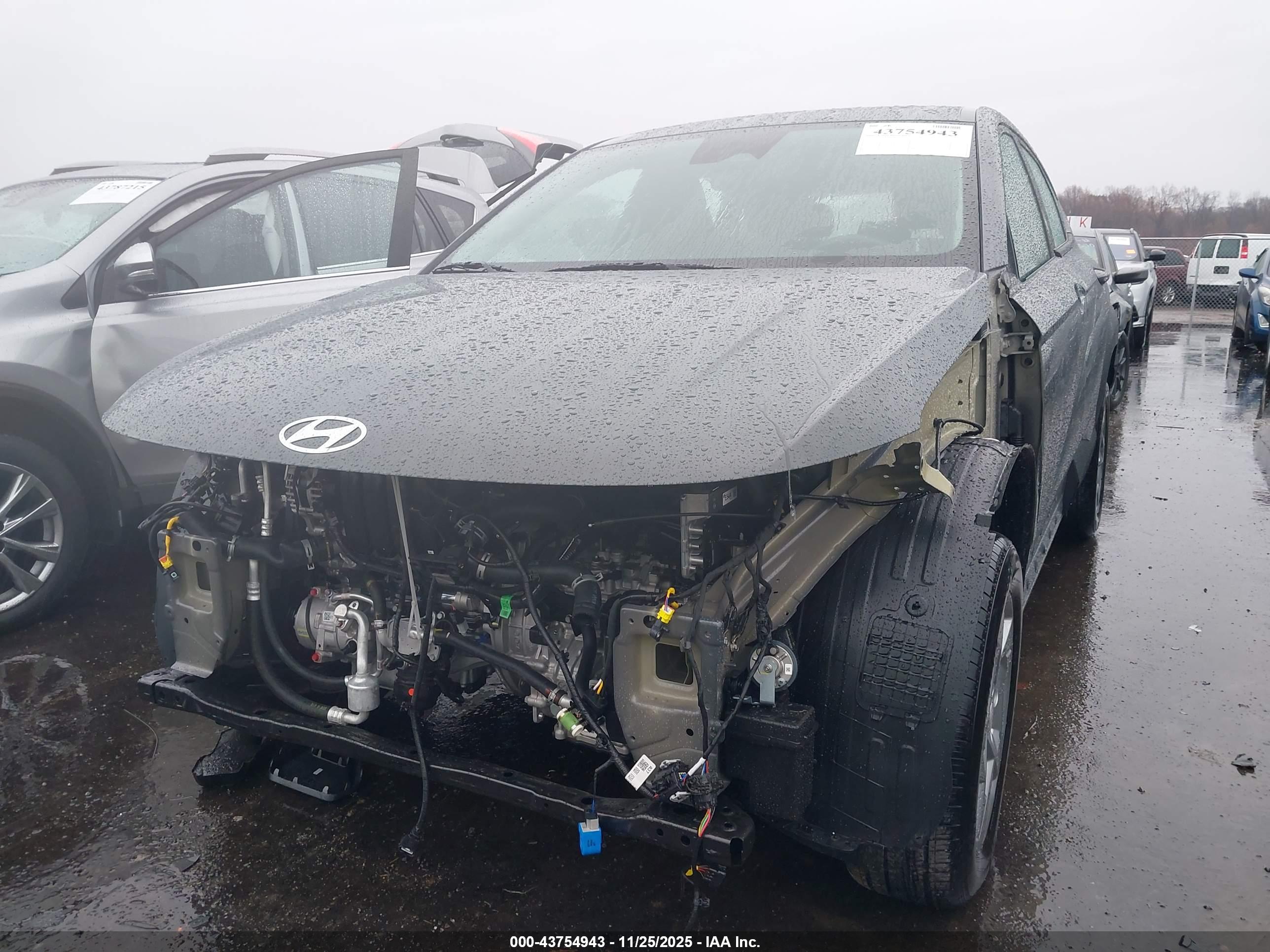 HYUNDAI KONA image 6