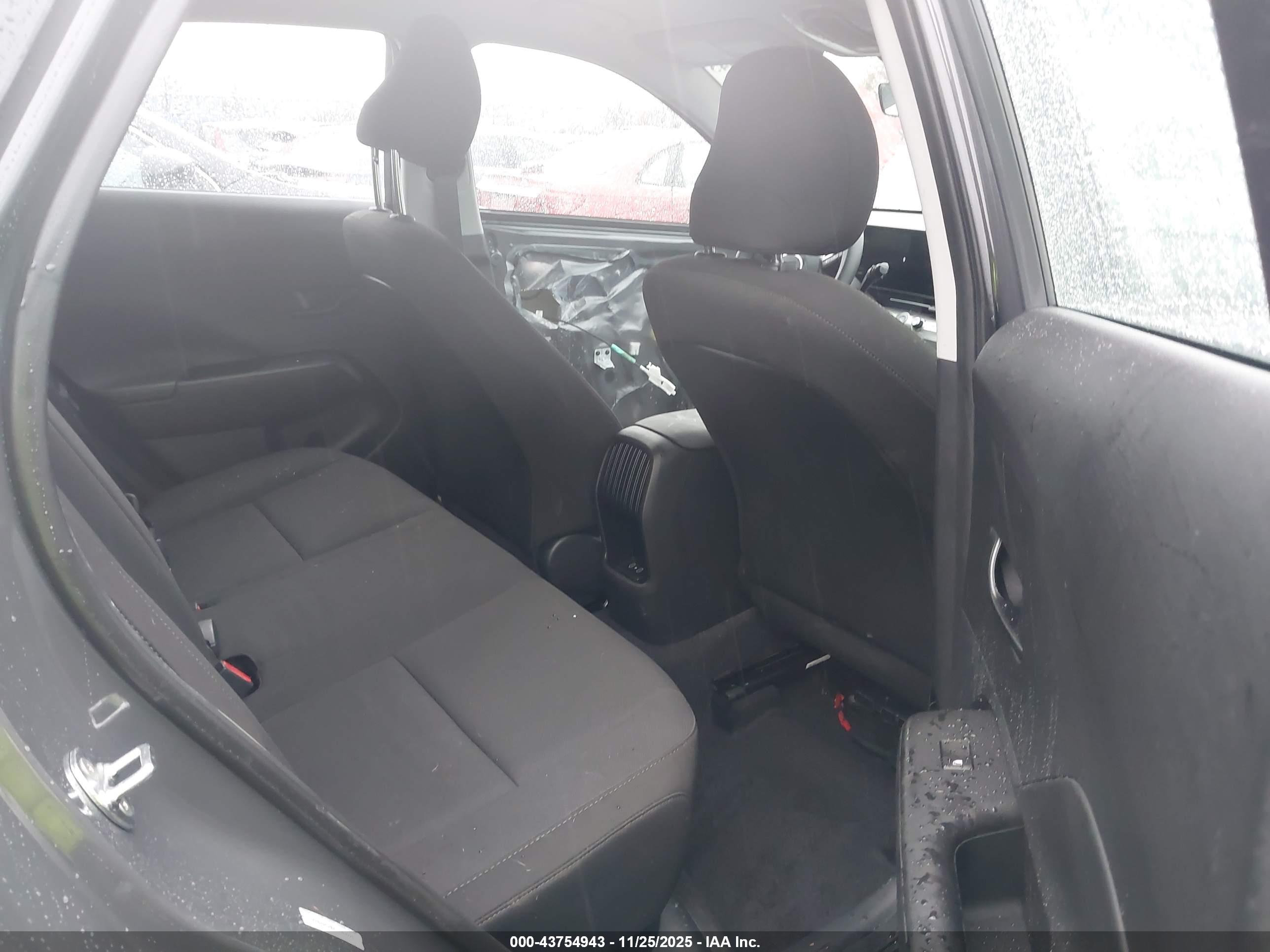 HYUNDAI KONA image 8