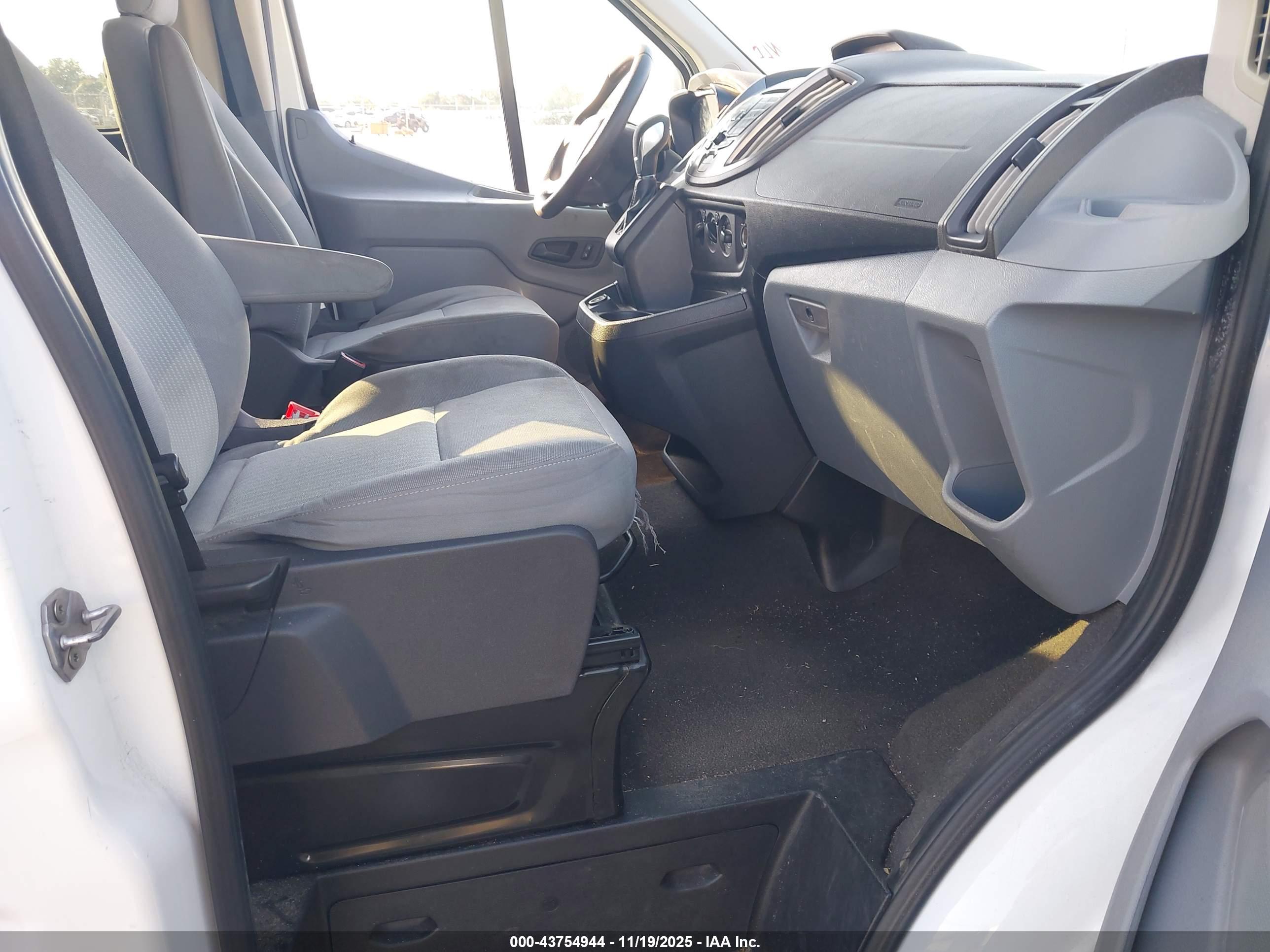 FORD TRANSIT-350 image 5