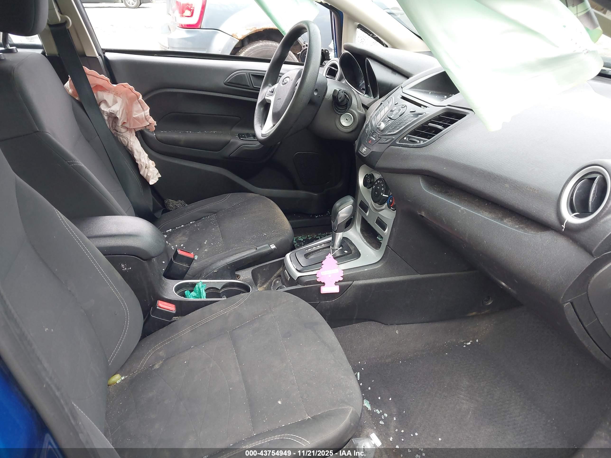 FORD FIESTA image 5