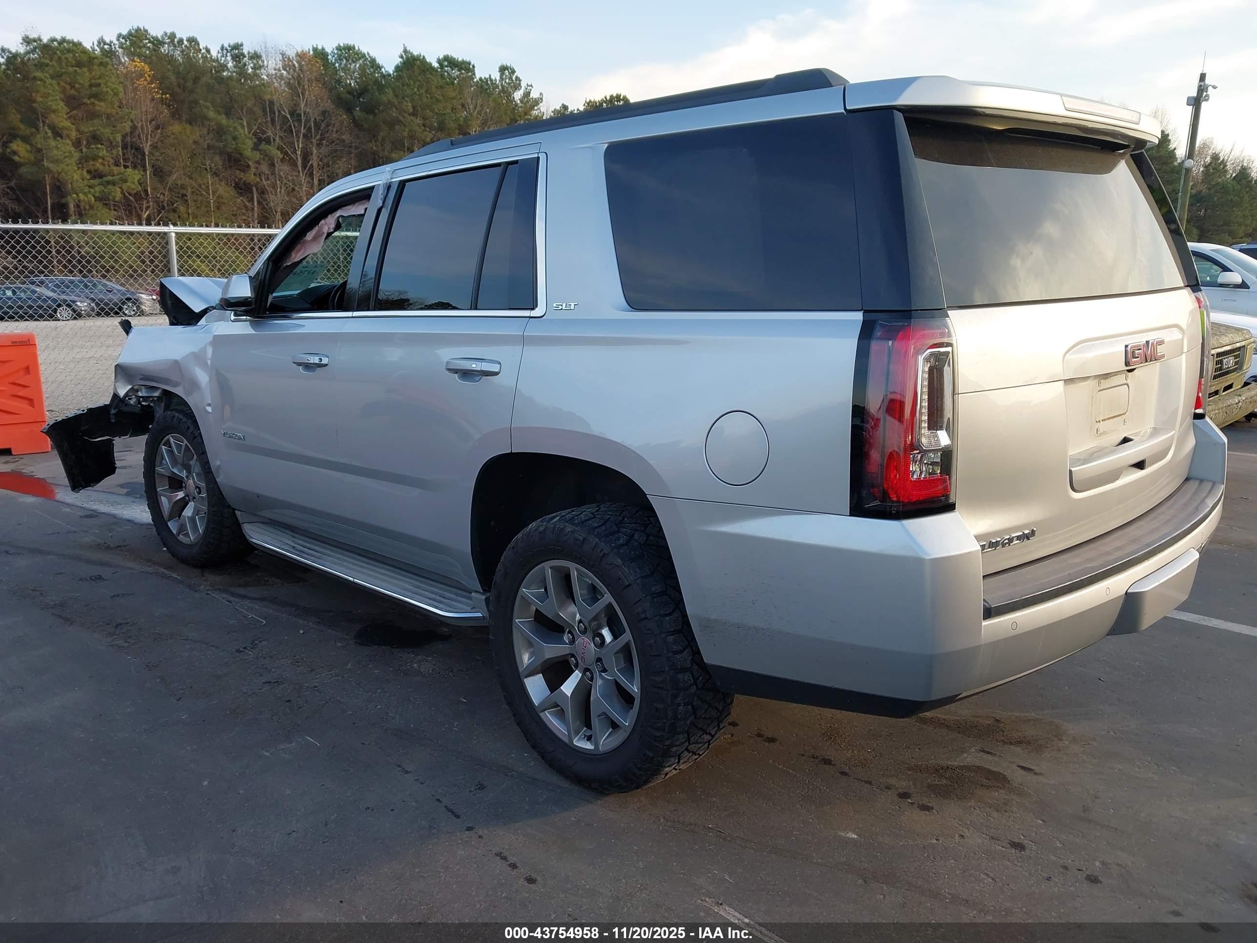 GMC YUKON image 3