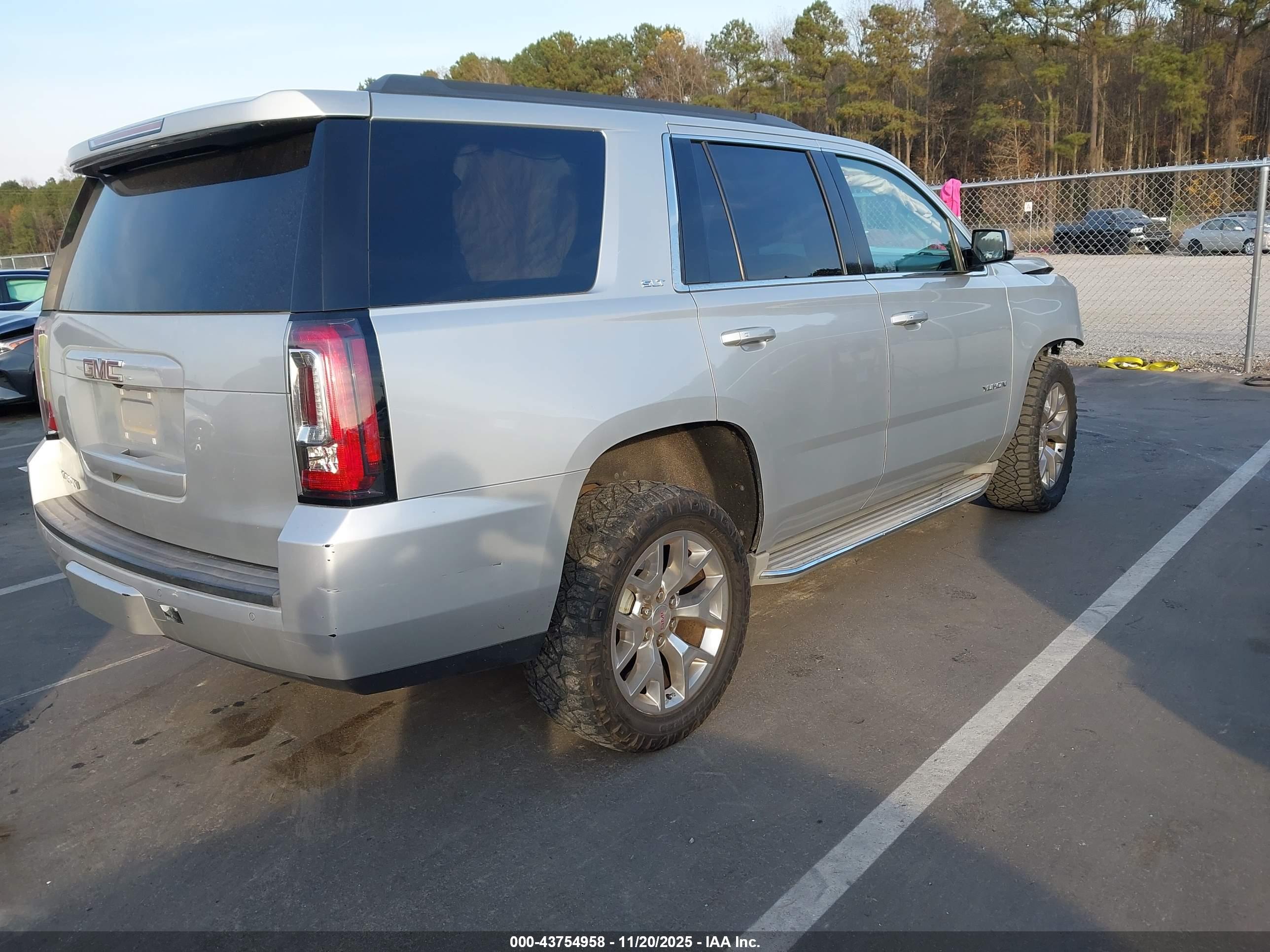 GMC YUKON image 4