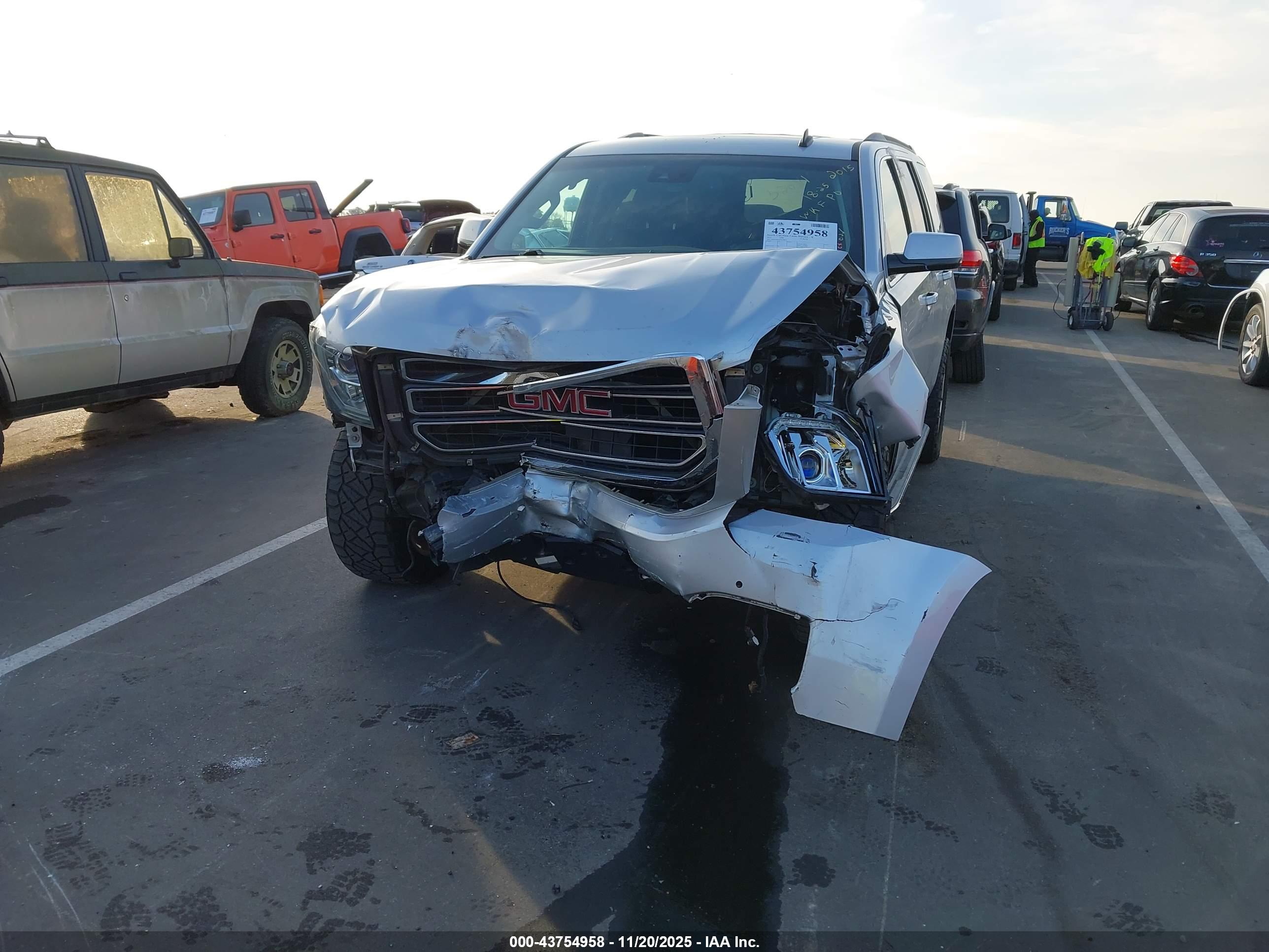 GMC YUKON image 6