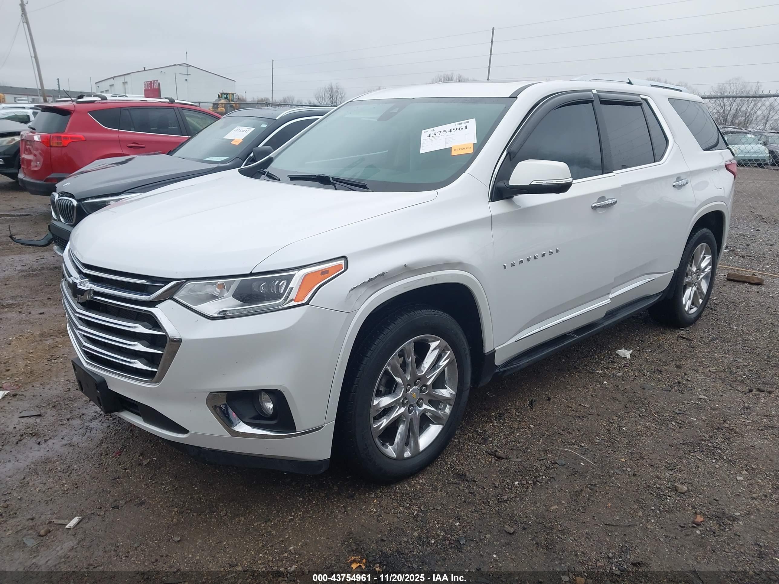 CHEVROLET TRAVERSE image 2