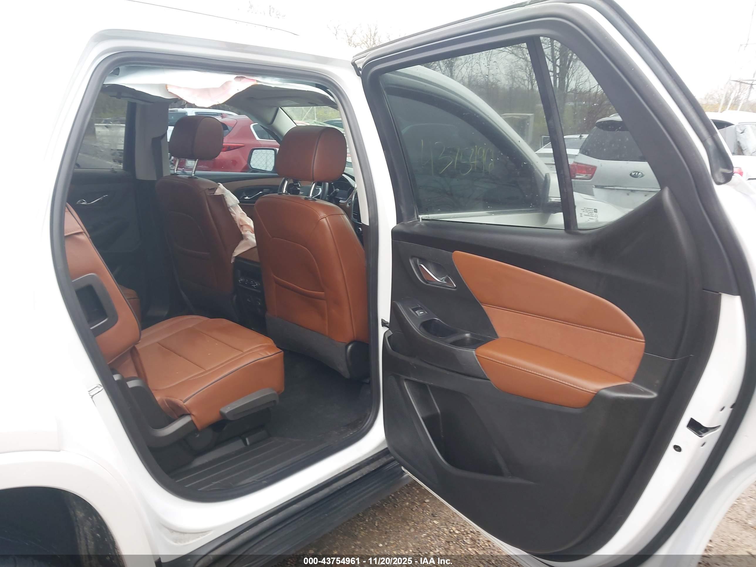 CHEVROLET TRAVERSE image 8