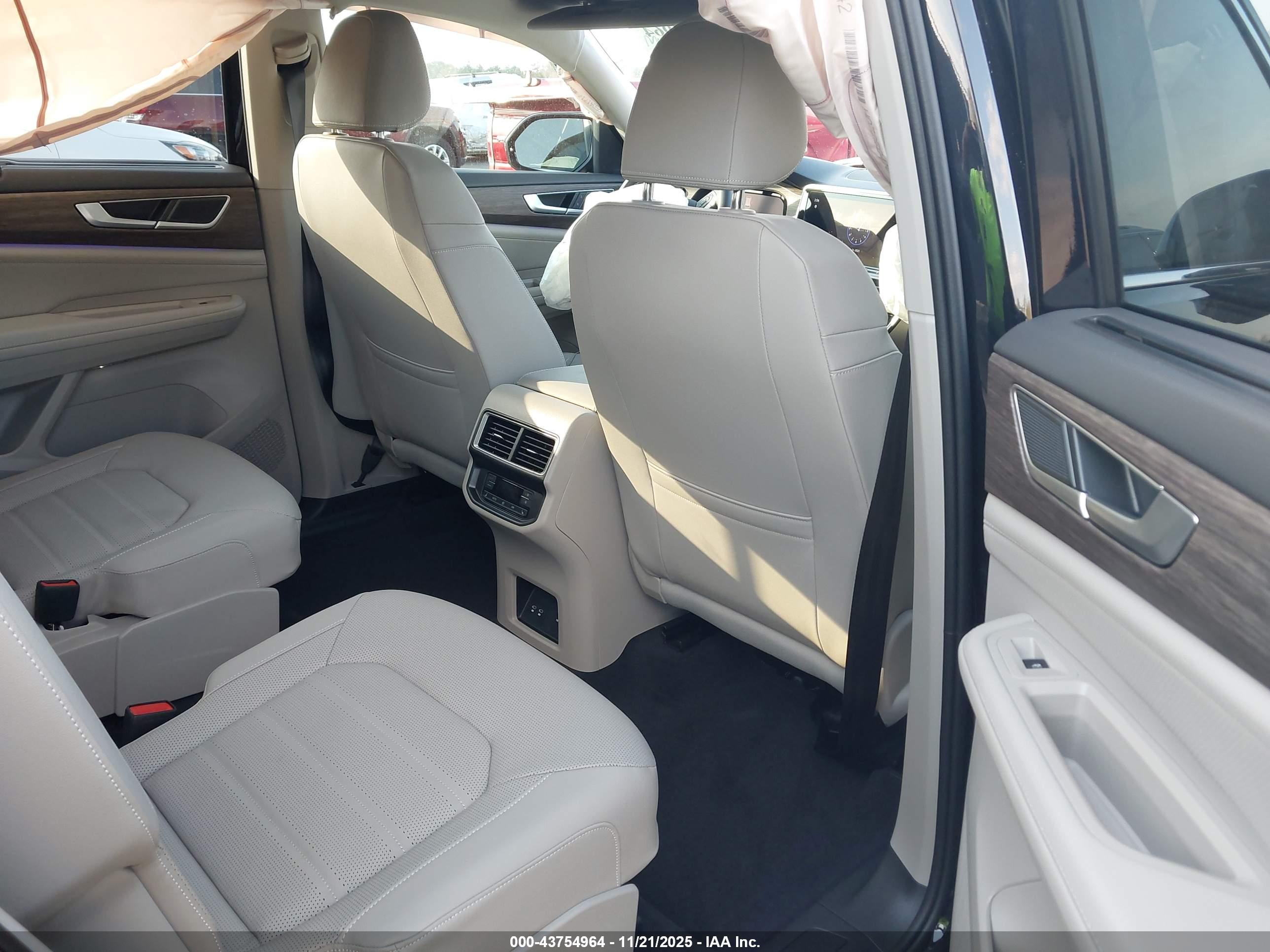 VOLKSWAGEN ATLAS image 8