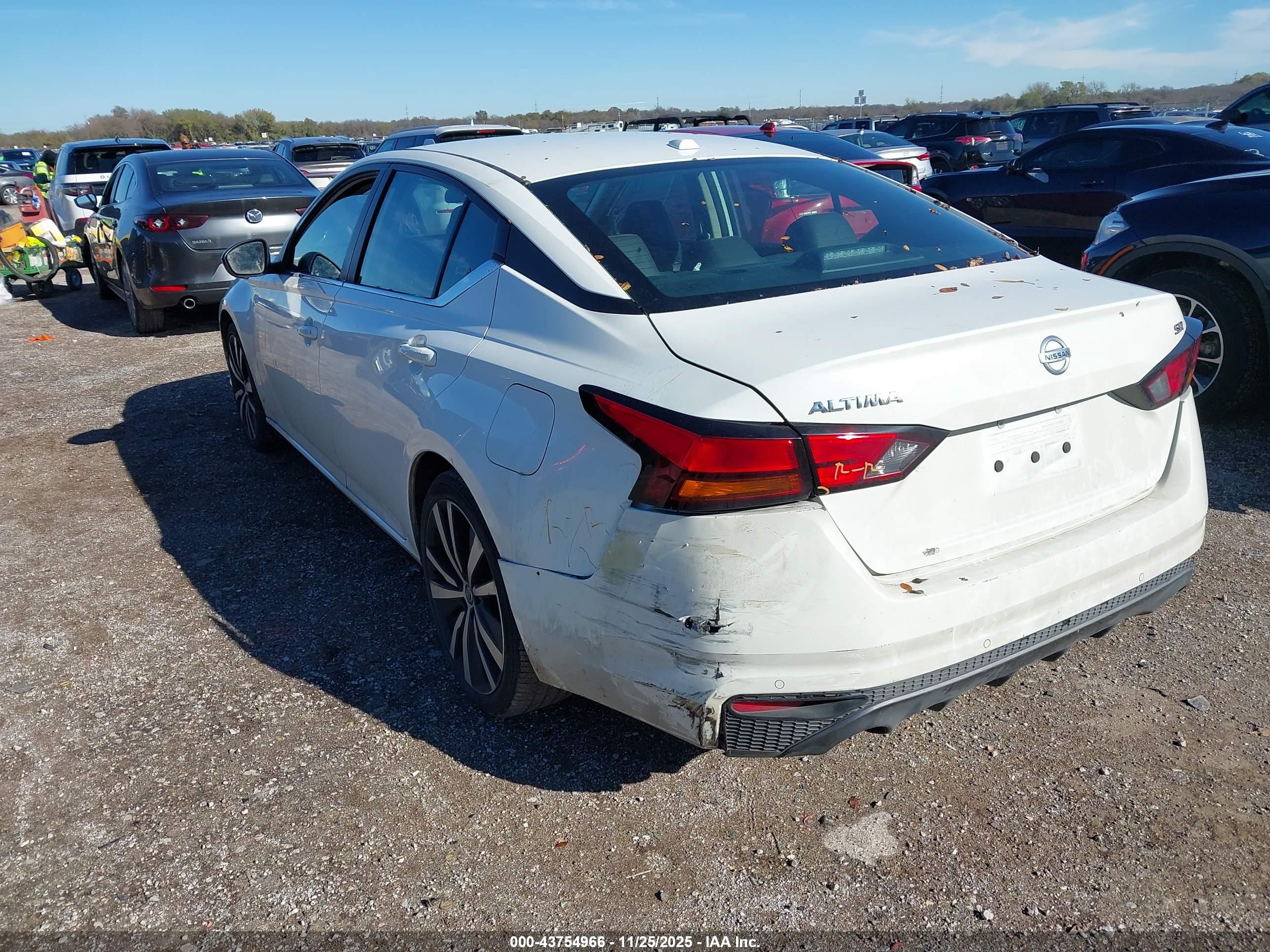 NISSAN ALTIMA image 3