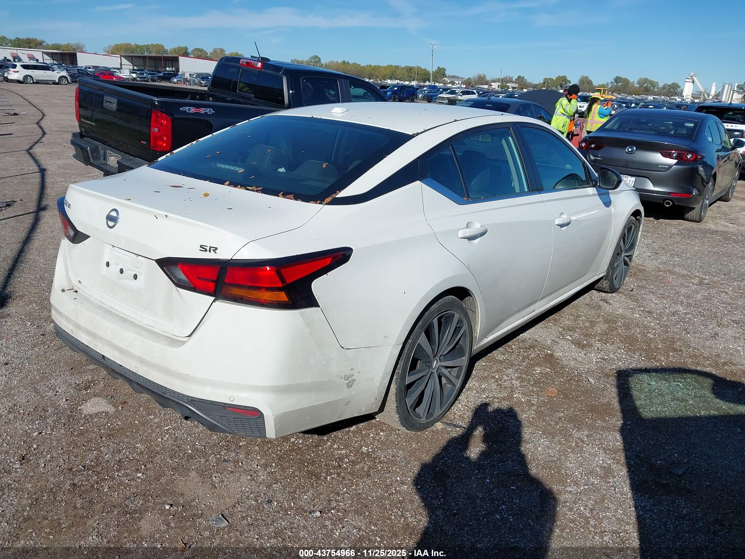NISSAN ALTIMA image 4