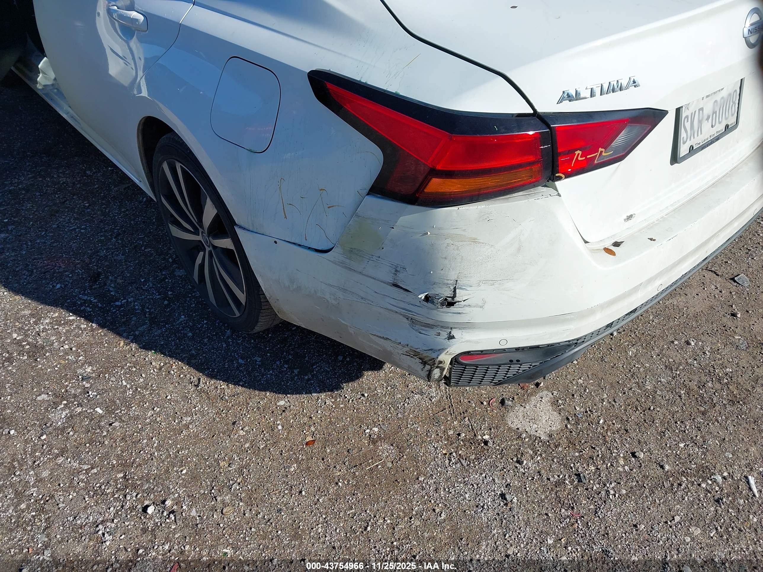 NISSAN ALTIMA image 6