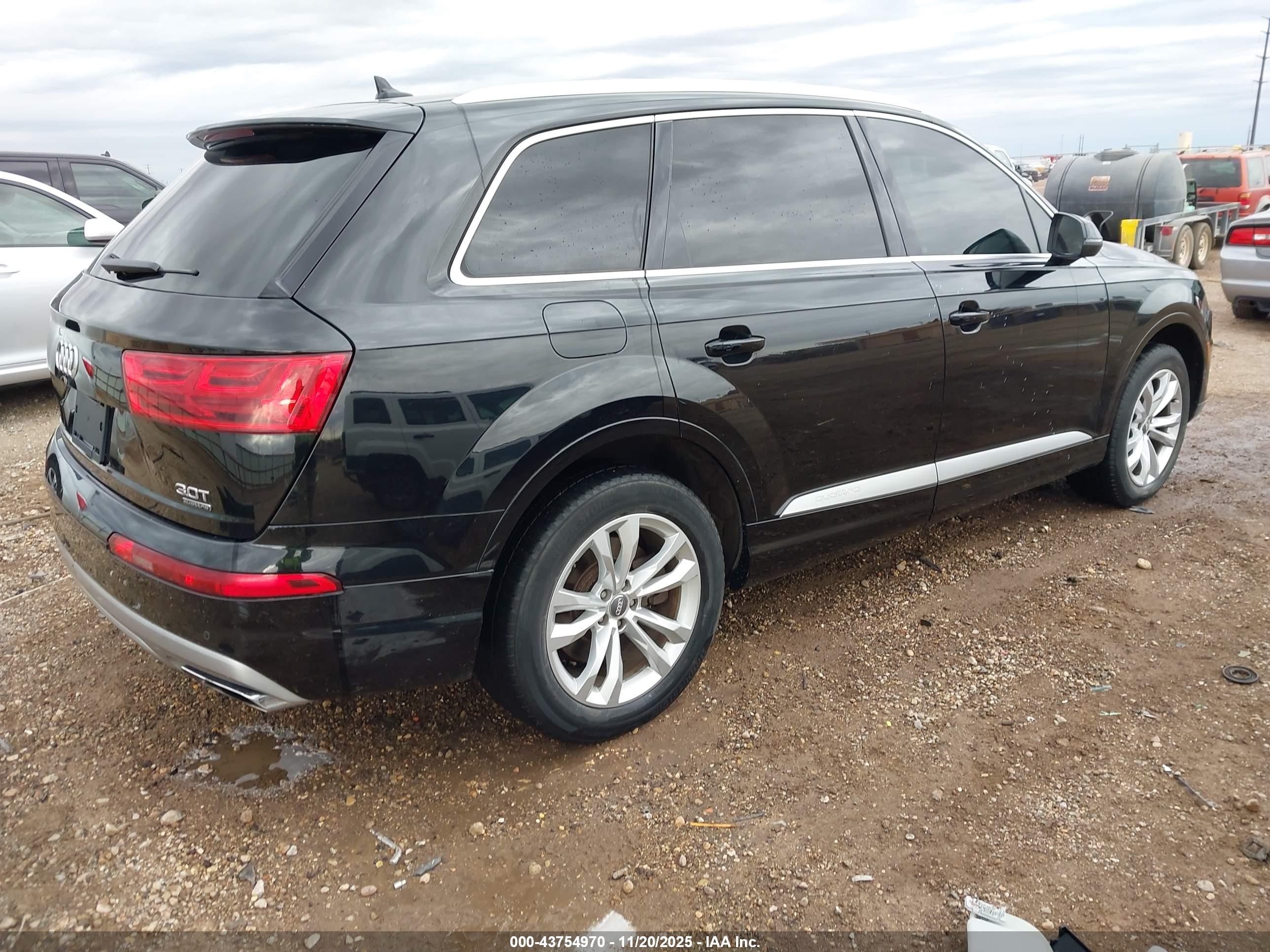 AUDI Q7 image 4