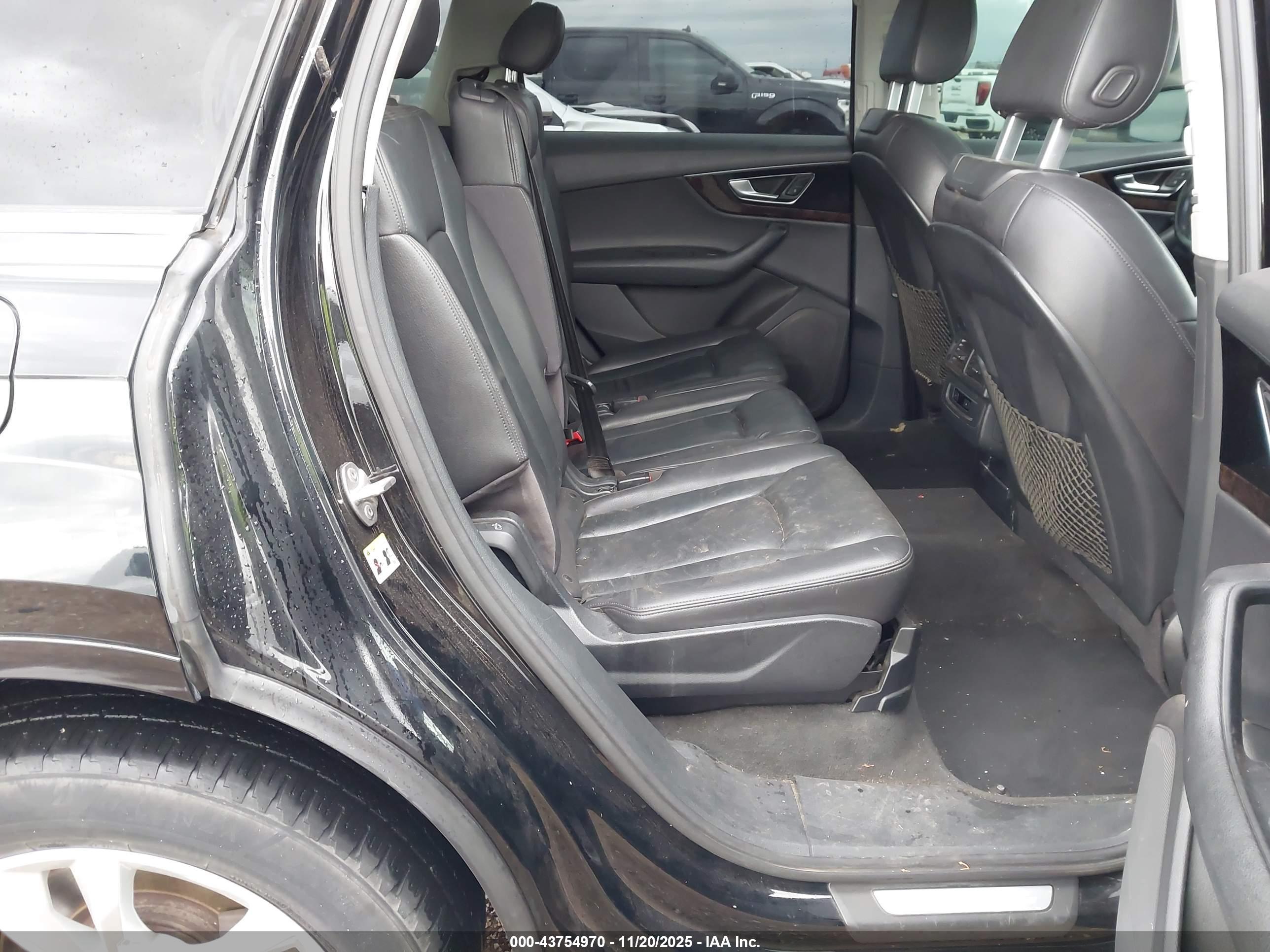 AUDI Q7 image 8