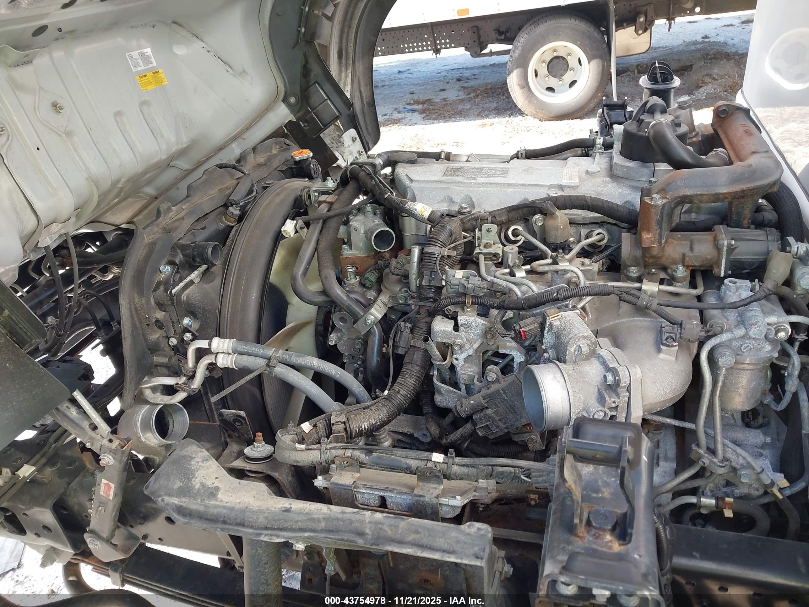 ISUZU NPR image 10