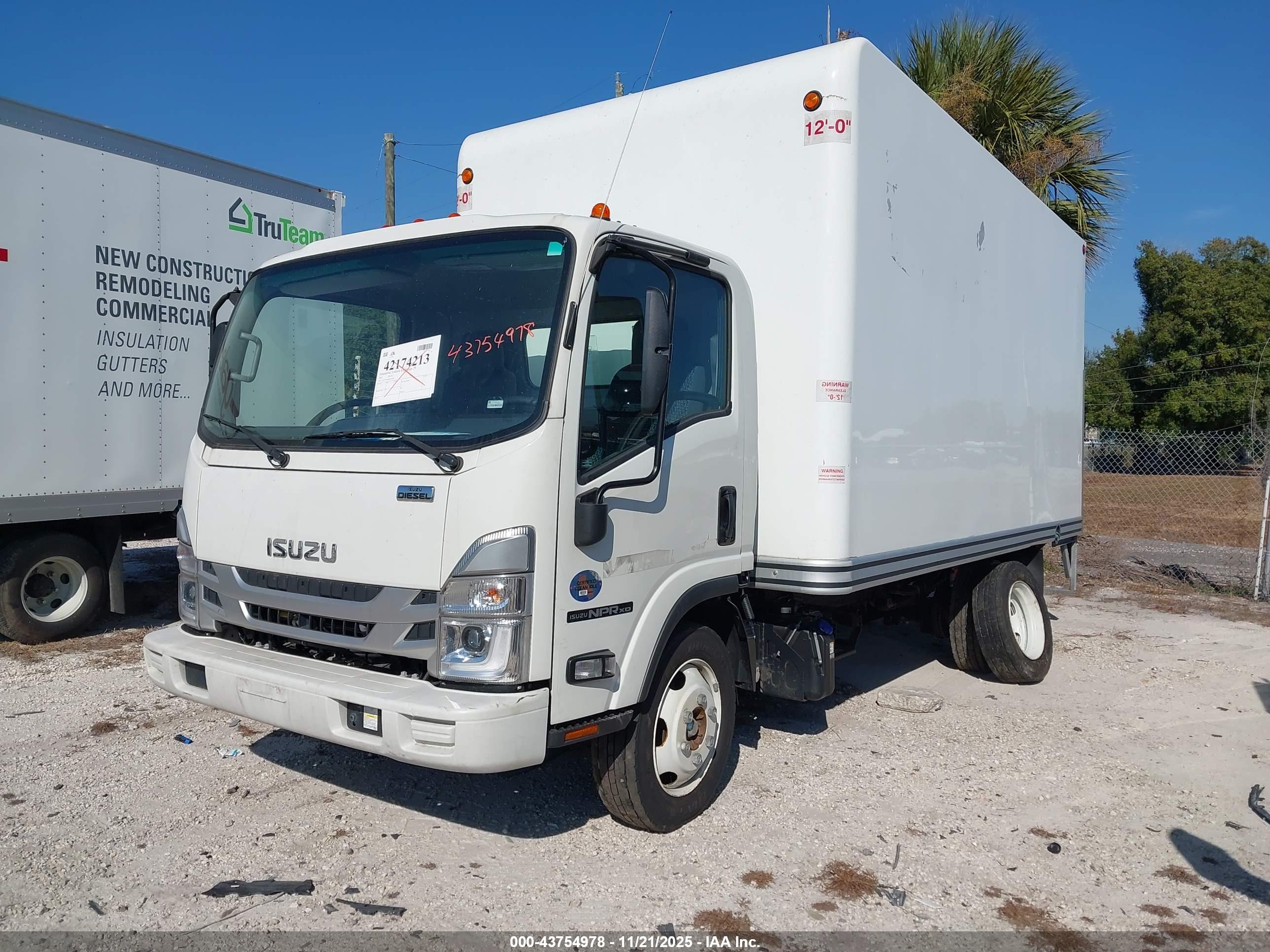 ISUZU NPR image 2