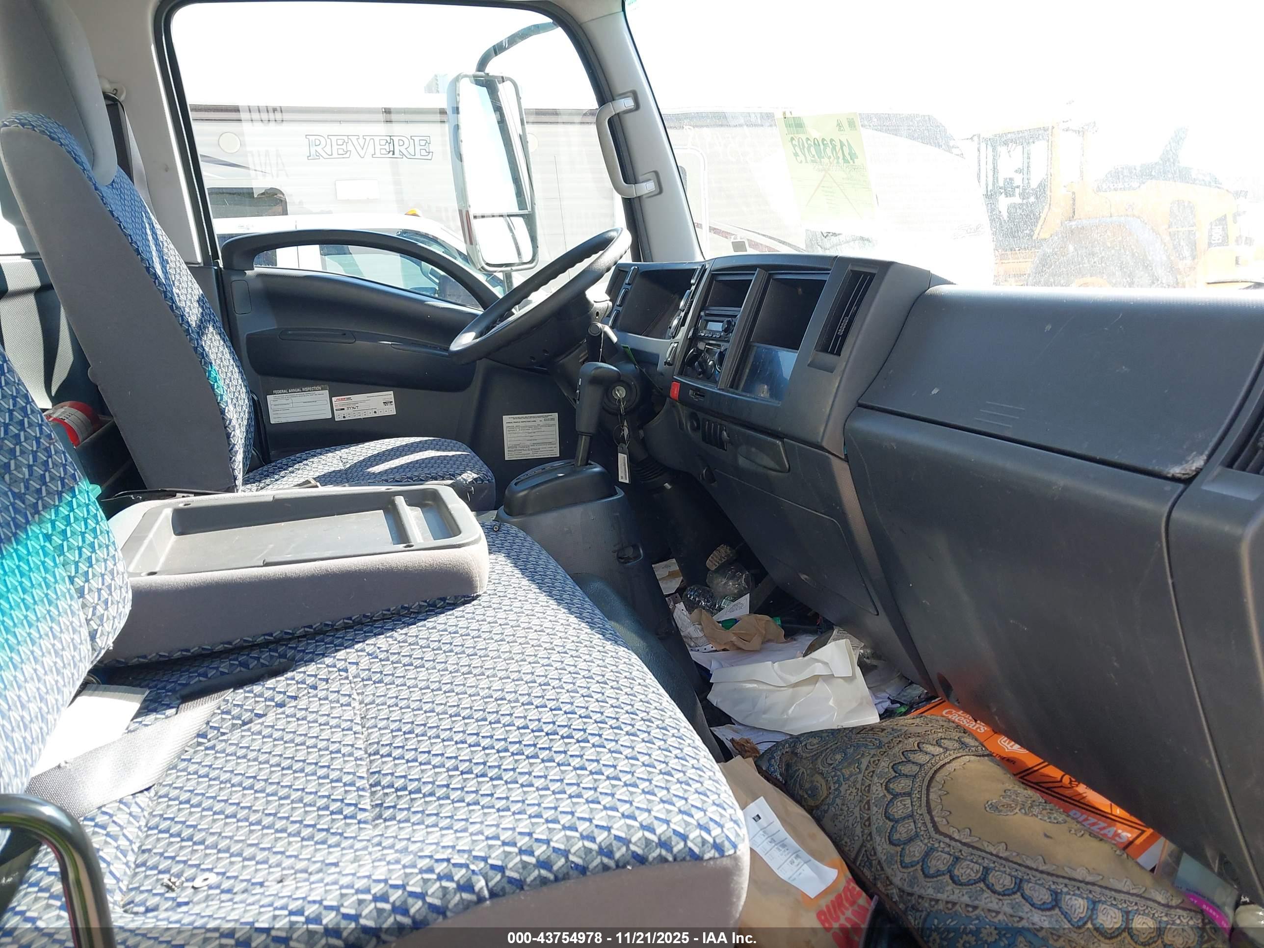 ISUZU NPR image 7